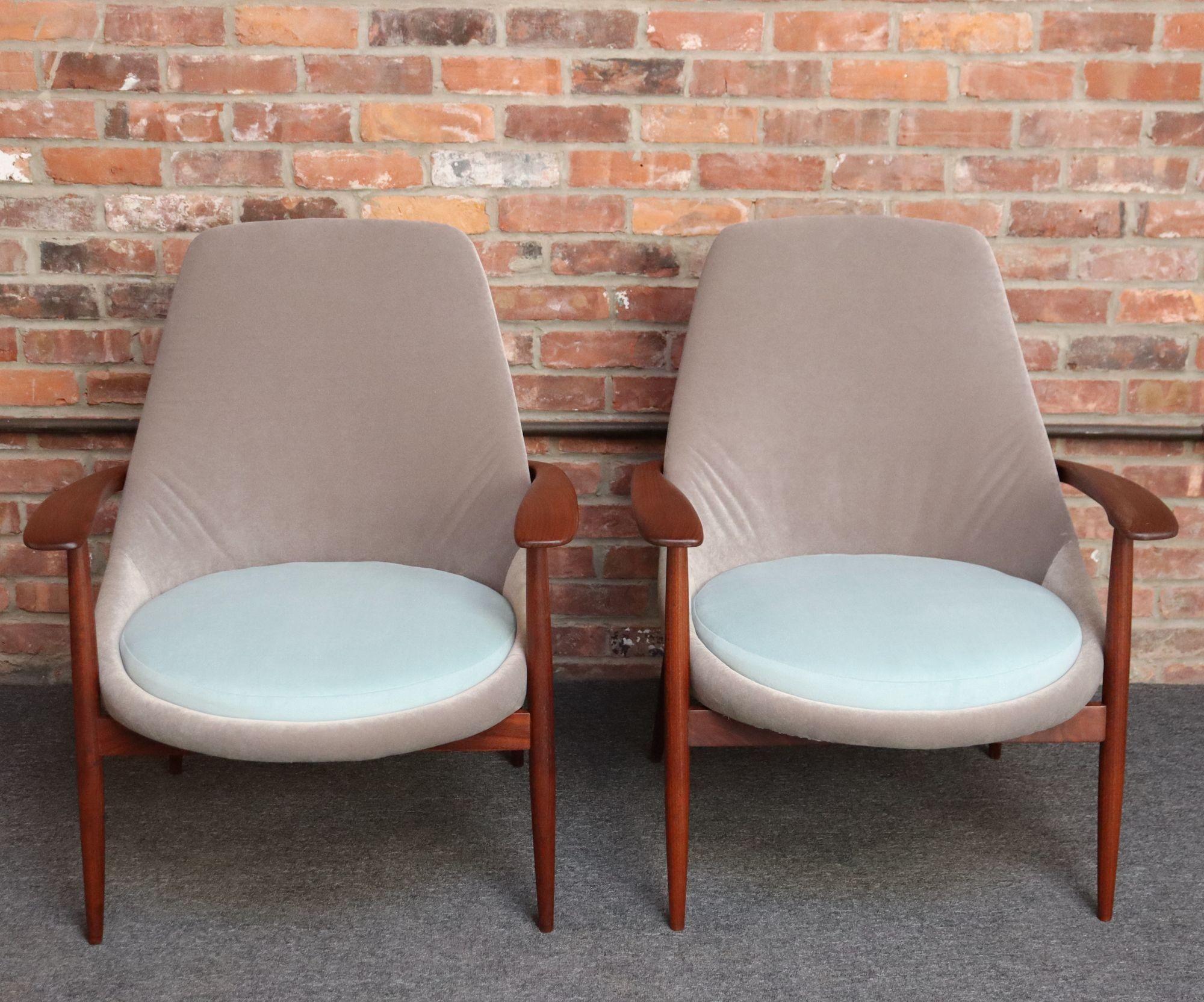 Paar italienische Sessel ohne Armlehne im Vintage-Stil aus Nussbaum und Mohair von Fratelli Marelli (Italienisch) im Angebot