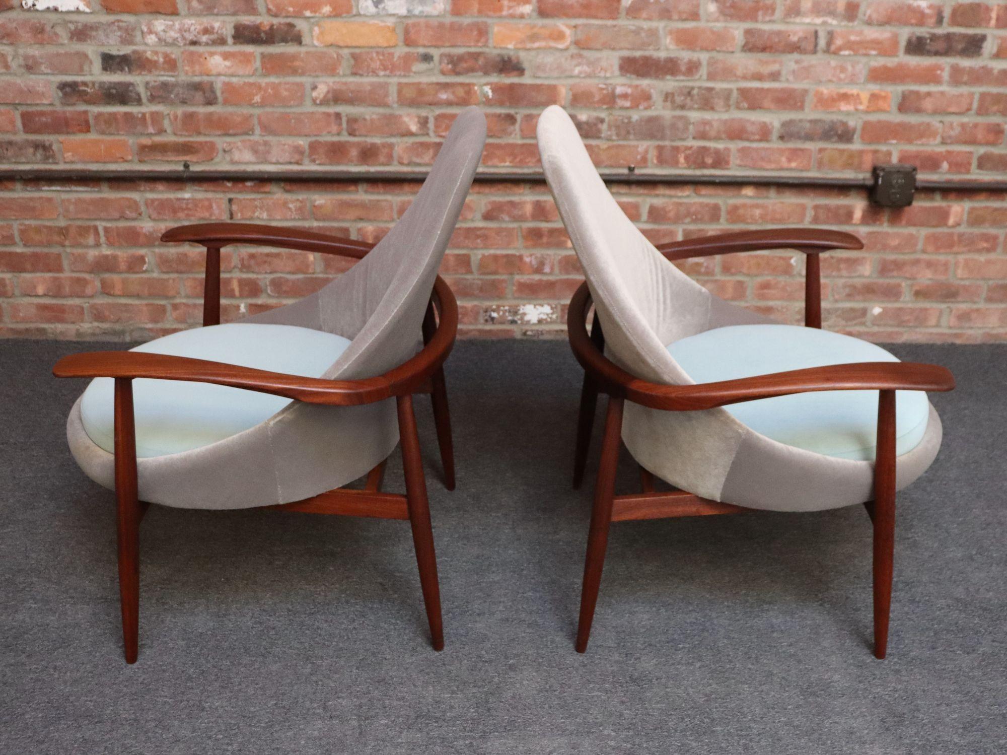 Paar italienische Sessel ohne Armlehne im Vintage-Stil aus Nussbaum und Mohair von Fratelli Marelli im Zustand „Gut“ im Angebot in Brooklyn, NY