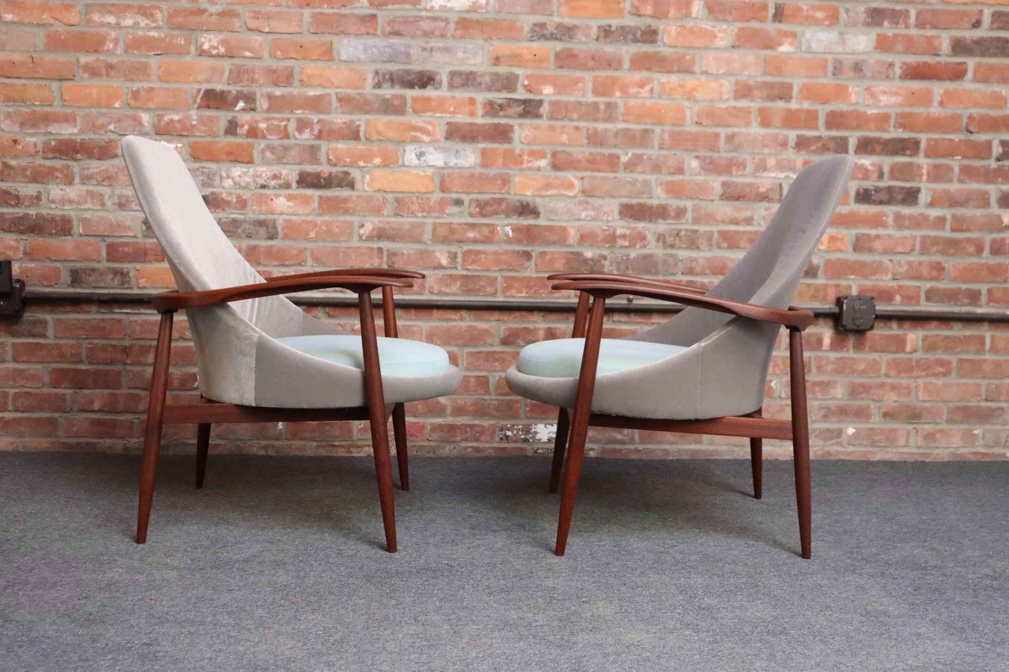 Paar italienische Sessel ohne Armlehne im Vintage-Stil aus Nussbaum und Mohair von Fratelli Marelli (Mitte des 20. Jahrhunderts) im Angebot