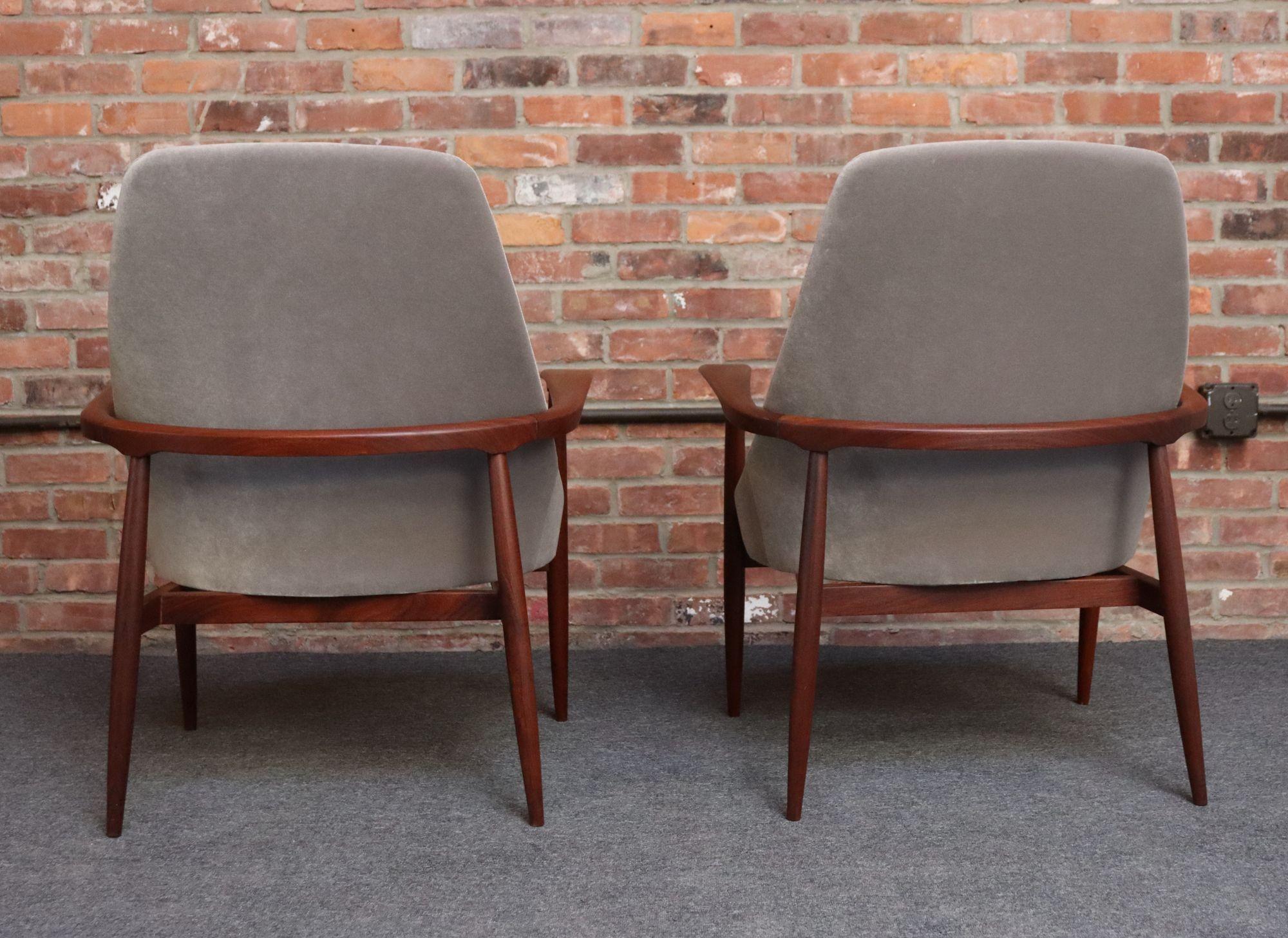 Paar italienische Sessel ohne Armlehne im Vintage-Stil aus Nussbaum und Mohair von Fratelli Marelli im Angebot 1