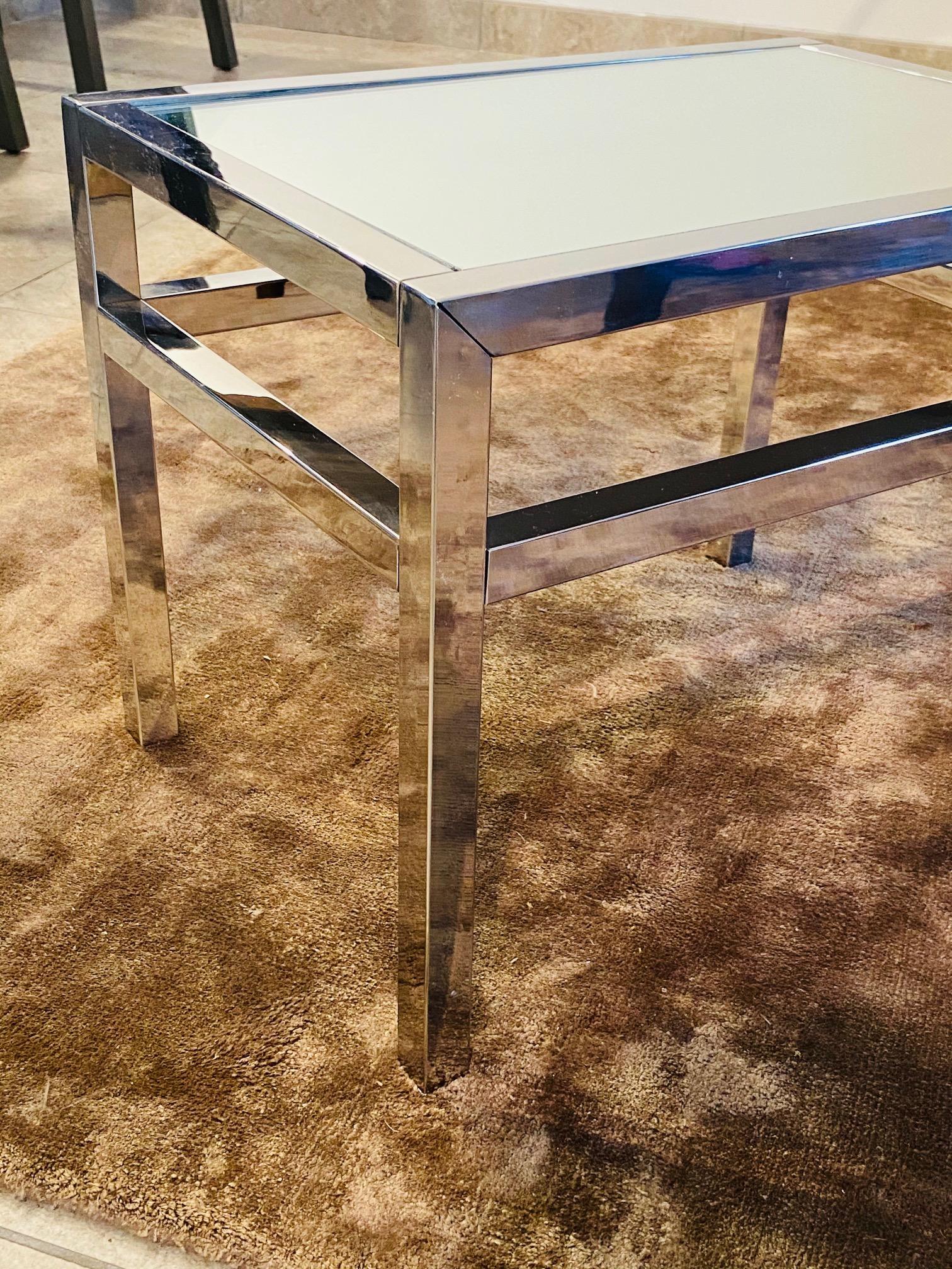 Paire de petites tables d'appoint italiennes vintage en chrome et miroir, vers les années 1970 en vente 5