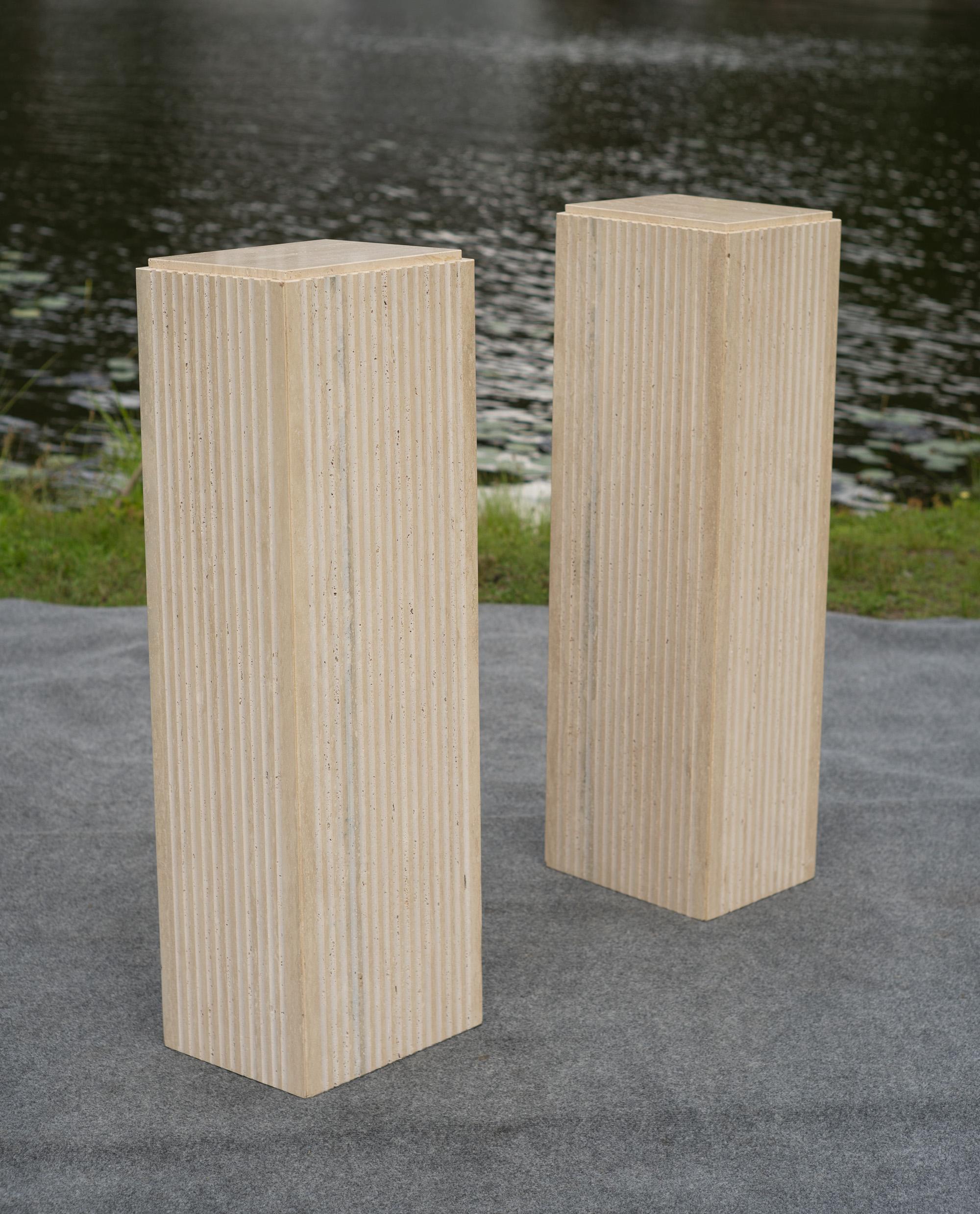 Pair of Vintage Italian Stone International Fluted Travertine Marble Pedestals For Sale 3