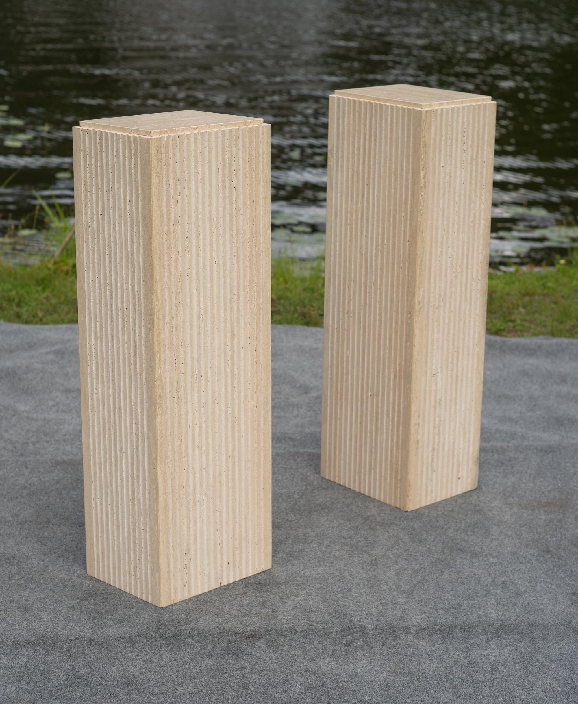 Pair of Vintage Italian Stone International Fluted Travertine Marble Pedestals For Sale 2