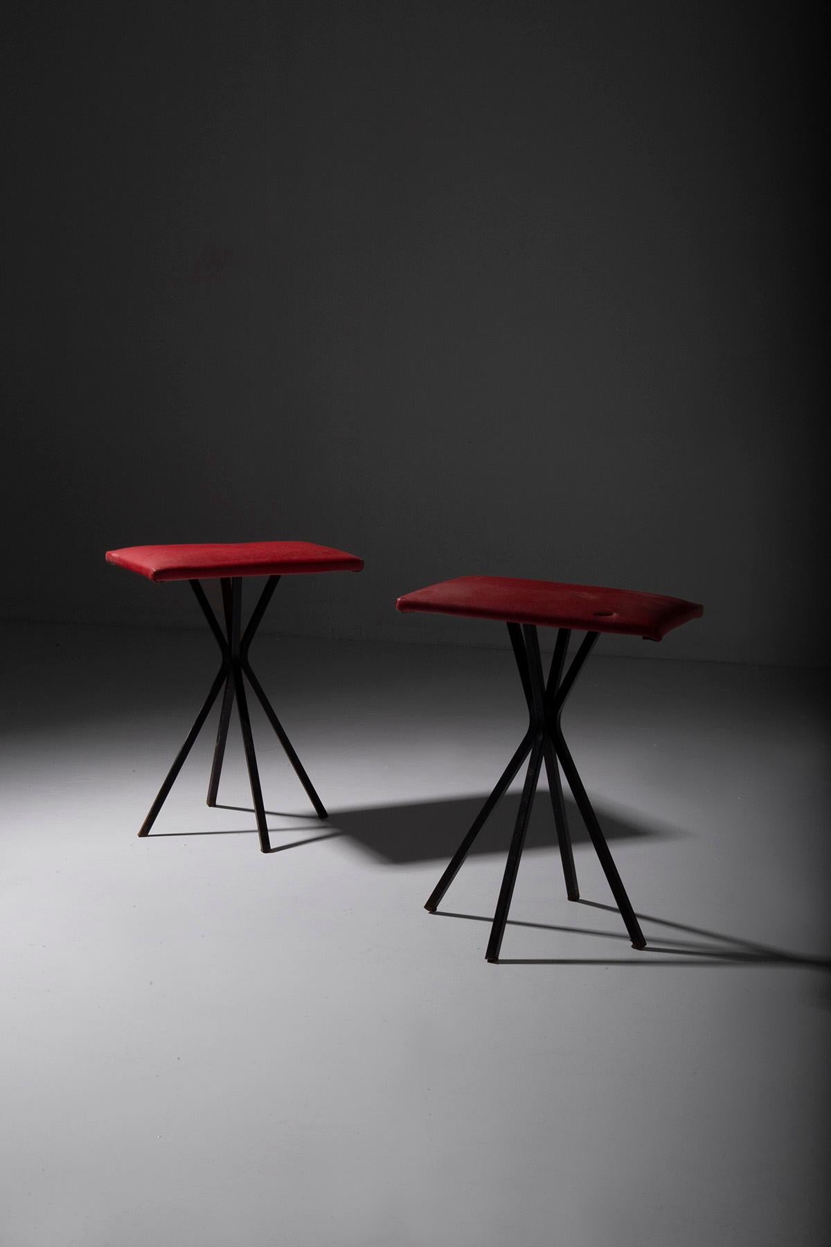 Pair of Vintage Italian Stools in Red Faux Leather In Good Condition For Sale In Milano, IT