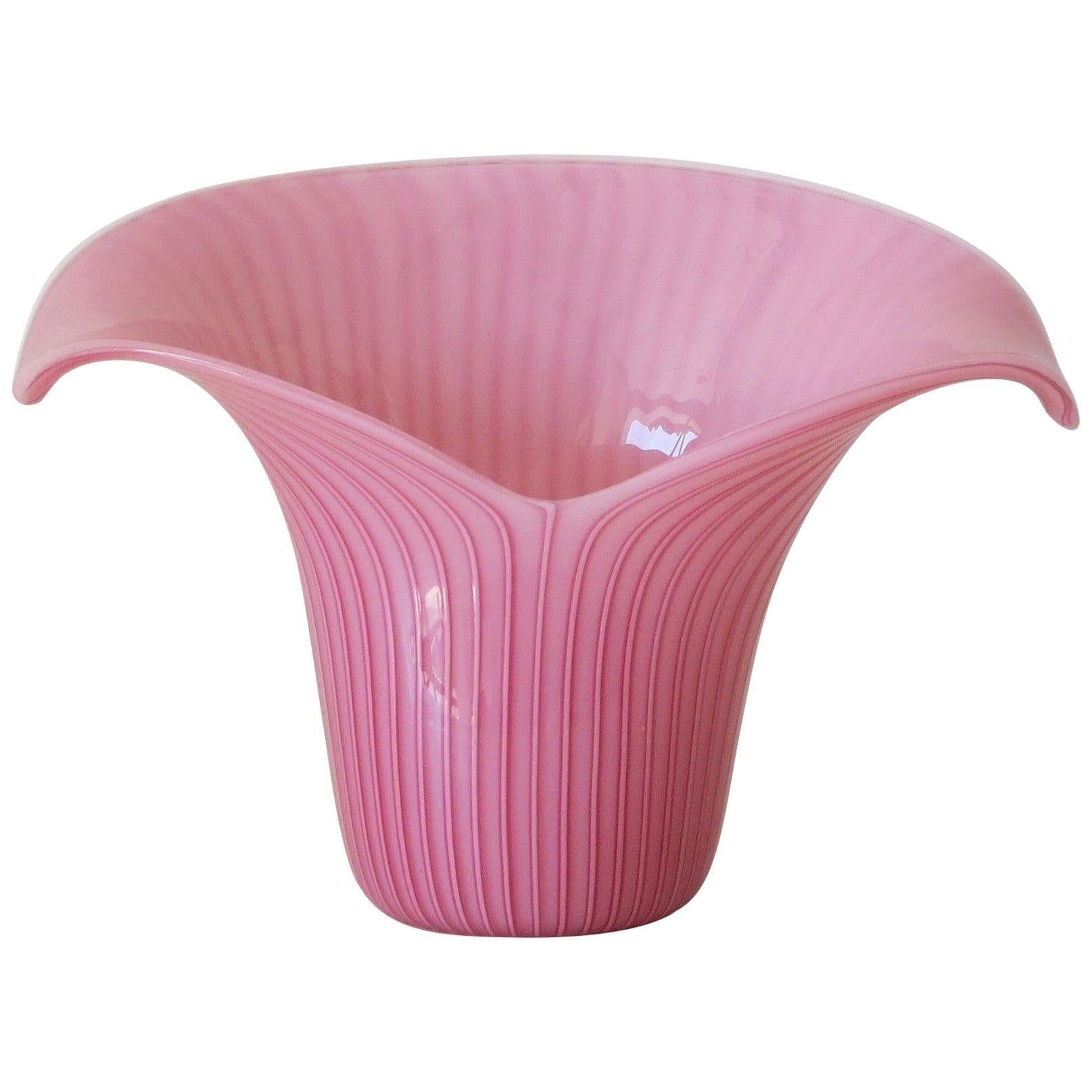 Vintage Italian table lamps in striped pink Murano glass blown in Incamiciato technique. Designed by Venini, c. 1960's. 
 
Made in Italy.
 
Dimensions:
 
9.5