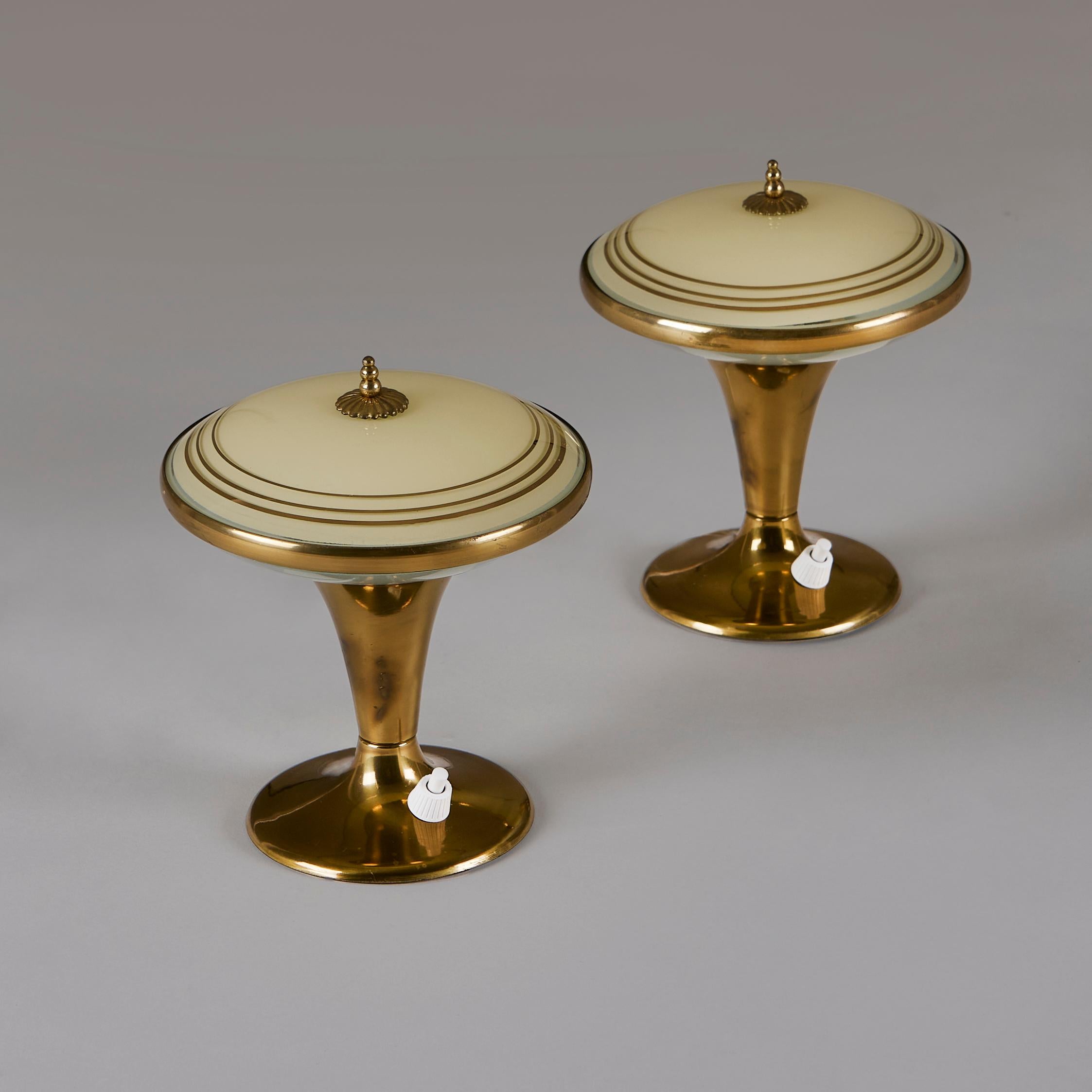 Pair of vintage Italian table lamps with brass base and opal glass shade In Good Condition In London, GB