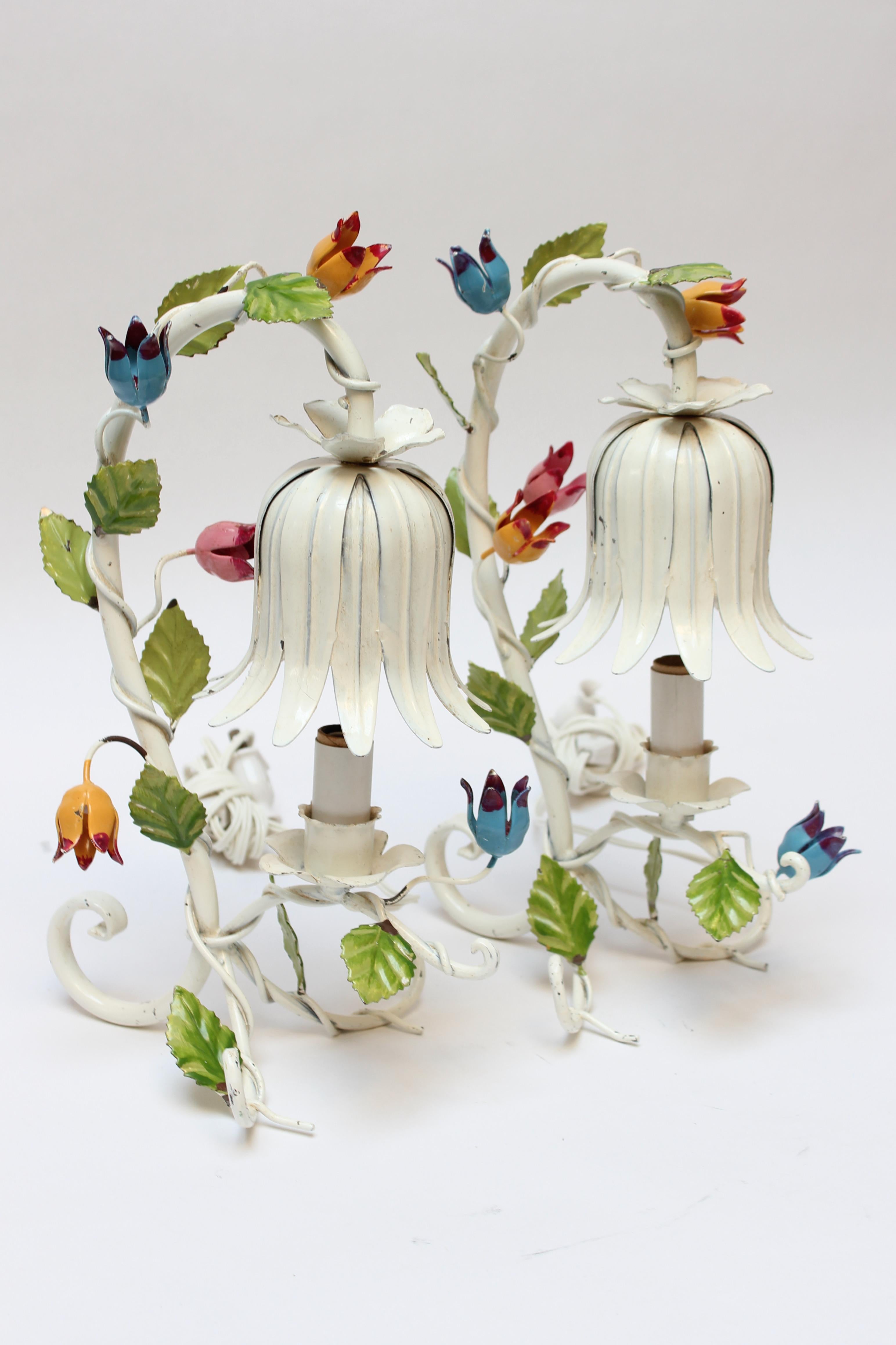 Hollywood Regency Pair of Vintage Italian Tole Flower Table Lamps For Sale