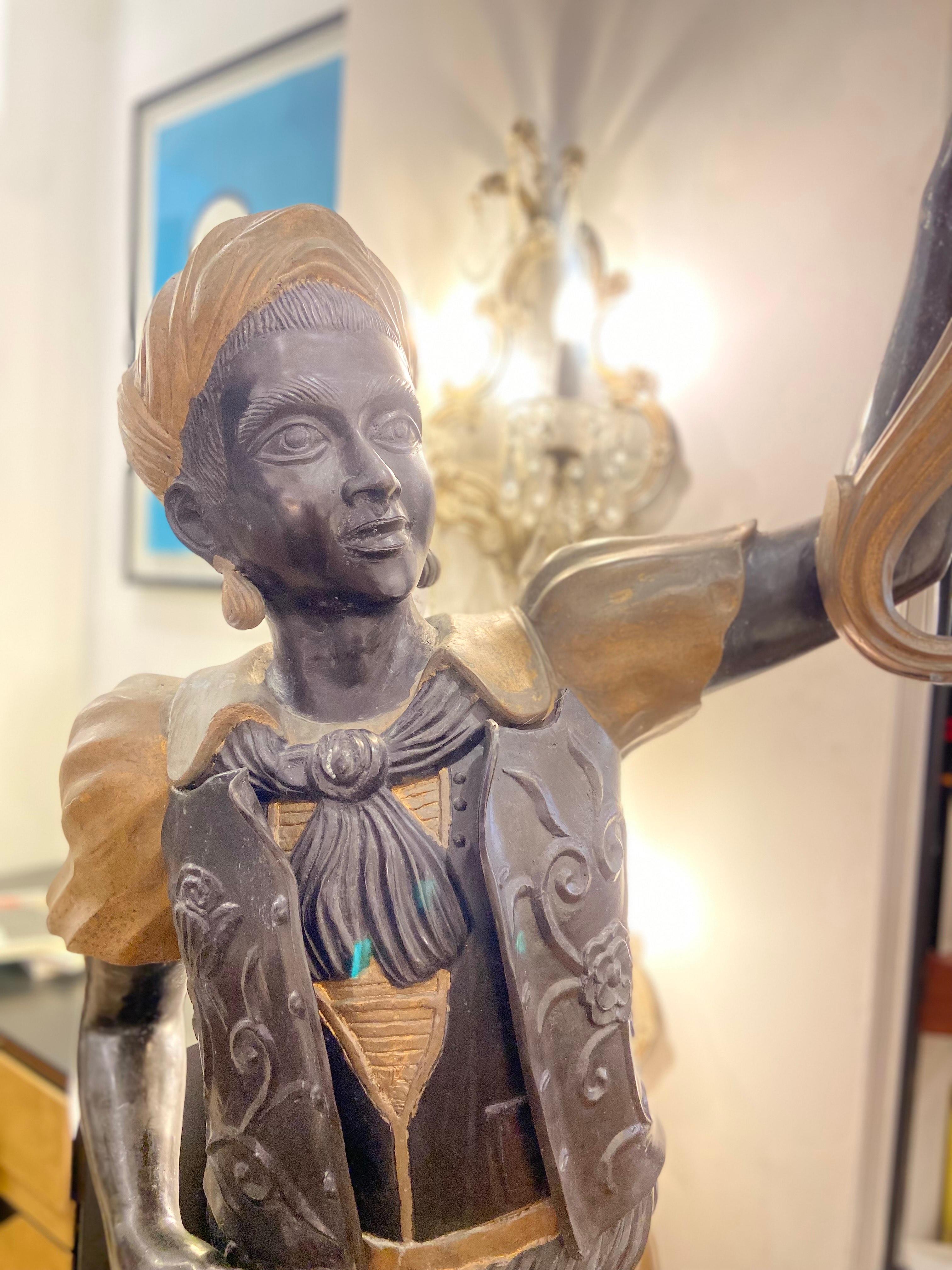 XX secolo Coppia di torciere / statue italiane d'epoca in bronzo in vendita