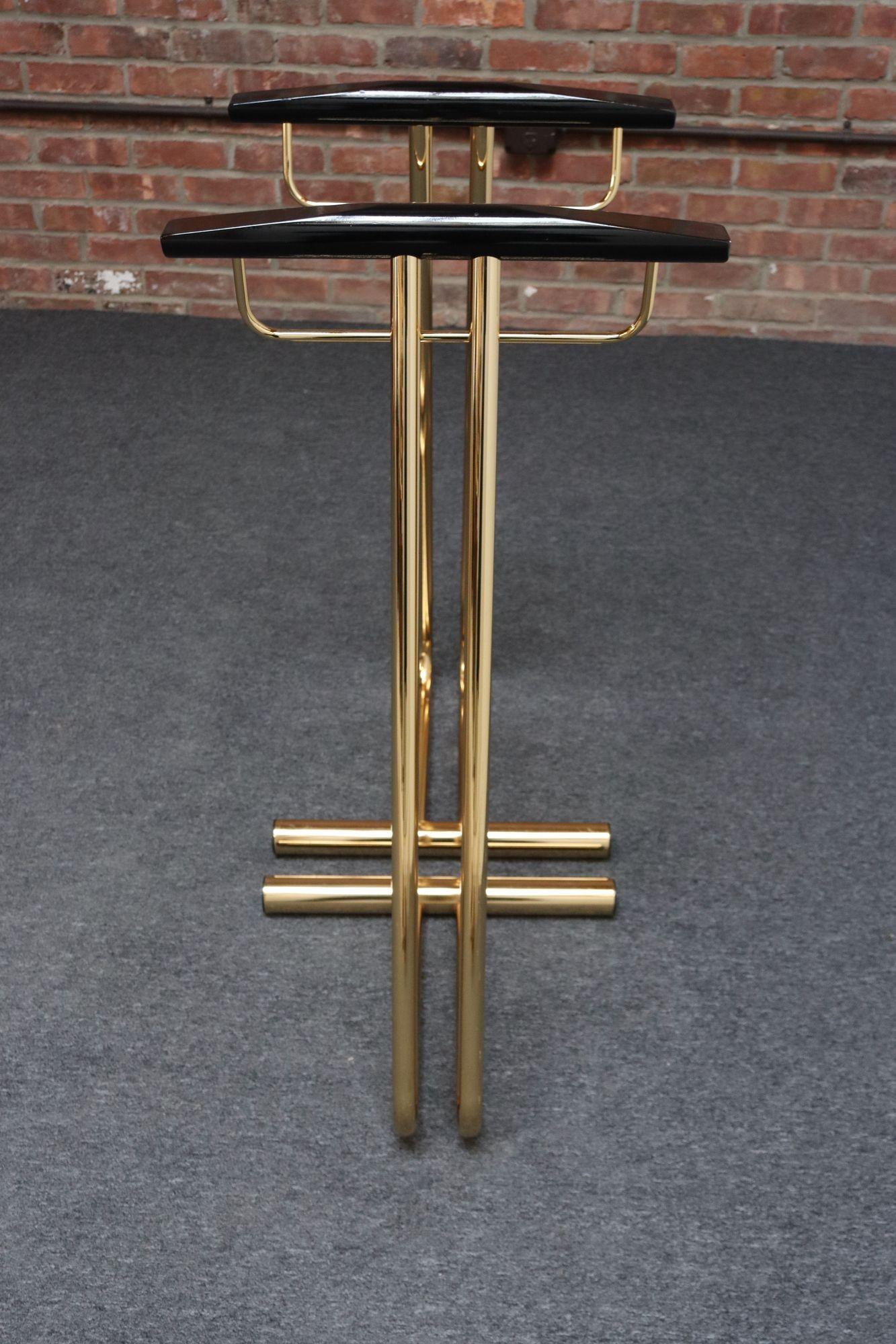 Pair of Vintage Italian Valets / Dress Boys in Polished Brass and Lacquered Wood For Sale 2