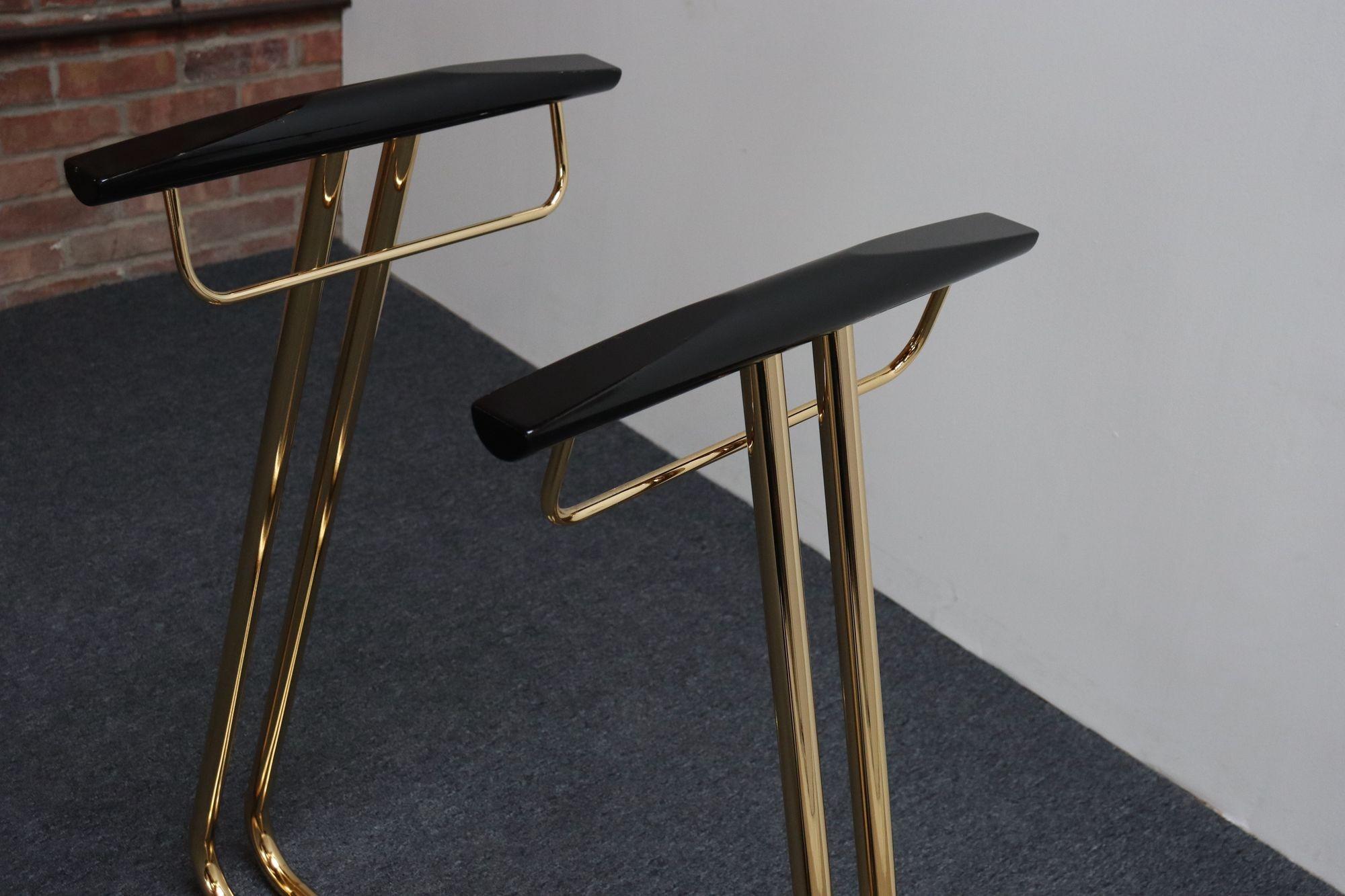 Pair of Vintage Italian Valets / Dress Boys in Polished Brass and Lacquered Wood For Sale 15