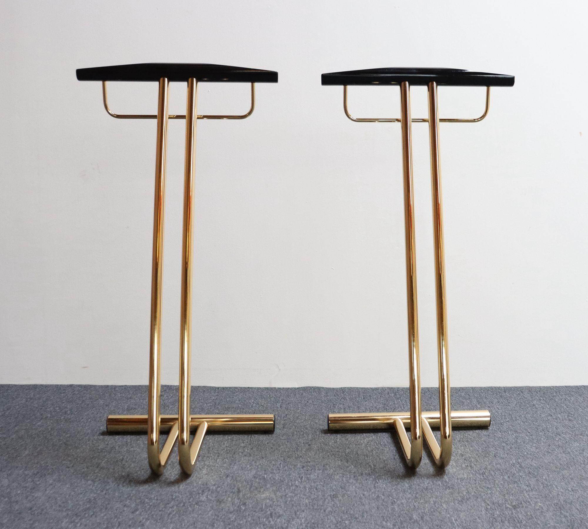 Pair of Vintage Italian Valets / Dress Boys in Polished Brass and Lacquered Wood For Sale 1