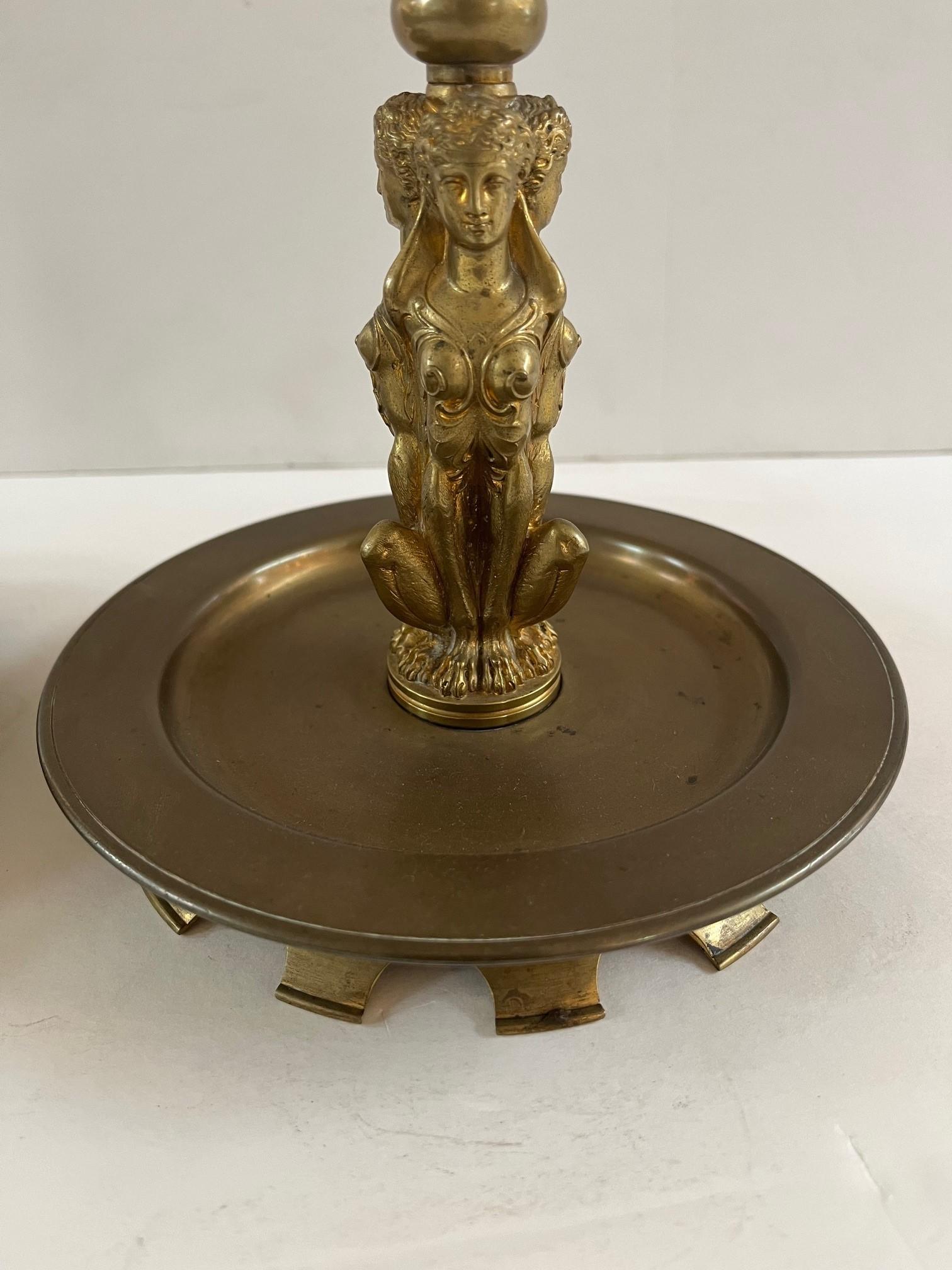 Coppia di candelabri d'epoca in bronzo dorato finemente cesellato in vendita 1