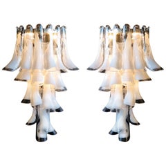 Coppia di applique italiane vintage in stile Mazzega, 21 petali di Lattimo, Murano