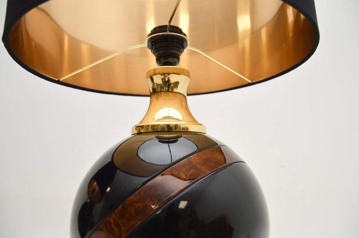 Fin du 20e siècle Paire de lampes de table vintage italiennes en noyer et laiton en vente