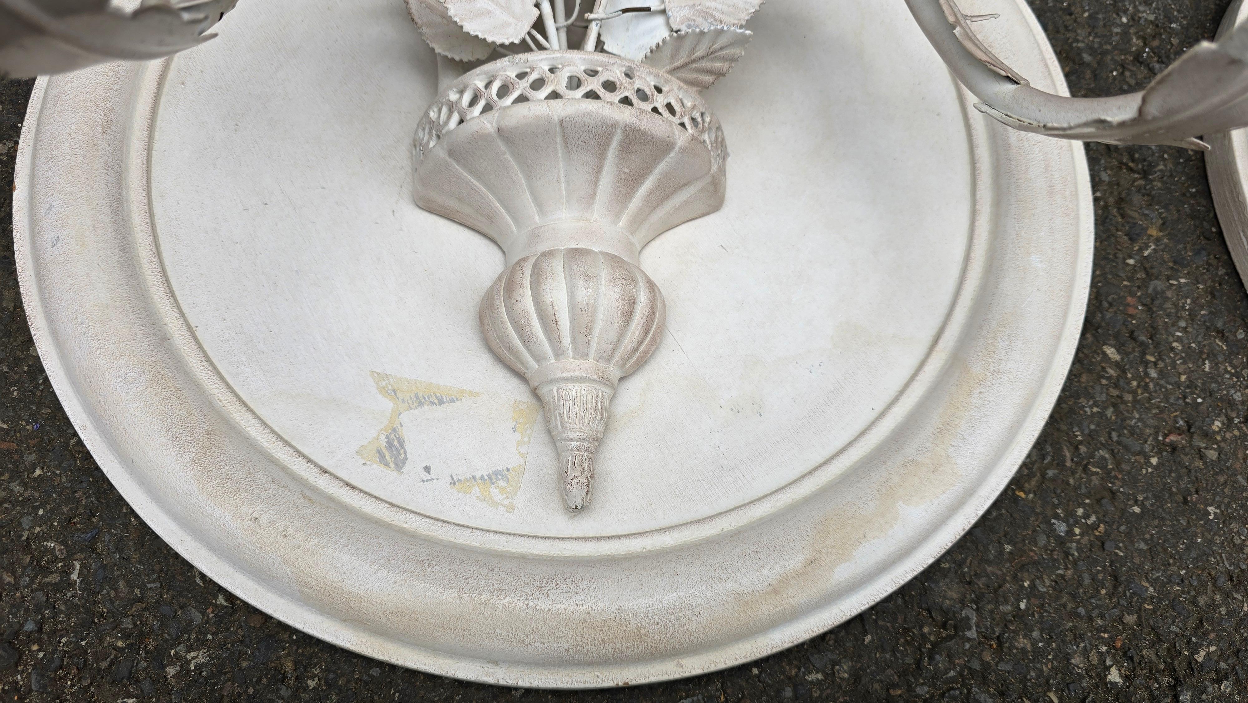 Coppia di candele da parete italiane vintage in metallo verniciato bianco in vendita 2