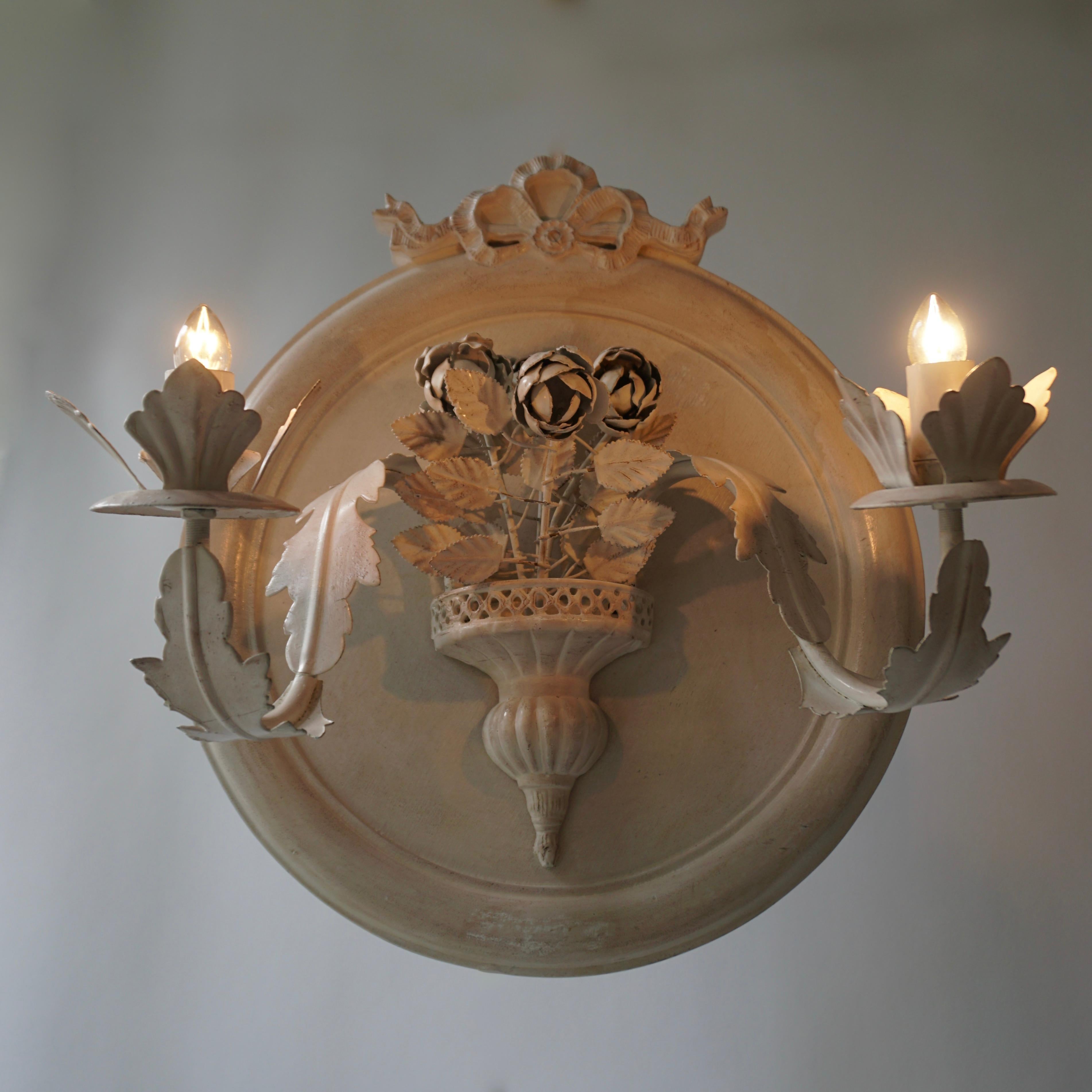 Pair of Vintage Italian White Painted Metal Candle Wall Sconces In Good Condition For Sale In Antwerp, BE