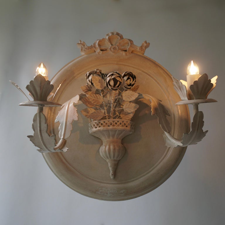 Pair of Vintage Italian White Painted Metal Electric Candle Sconces In Good Condition For Sale In Antwerp, BE