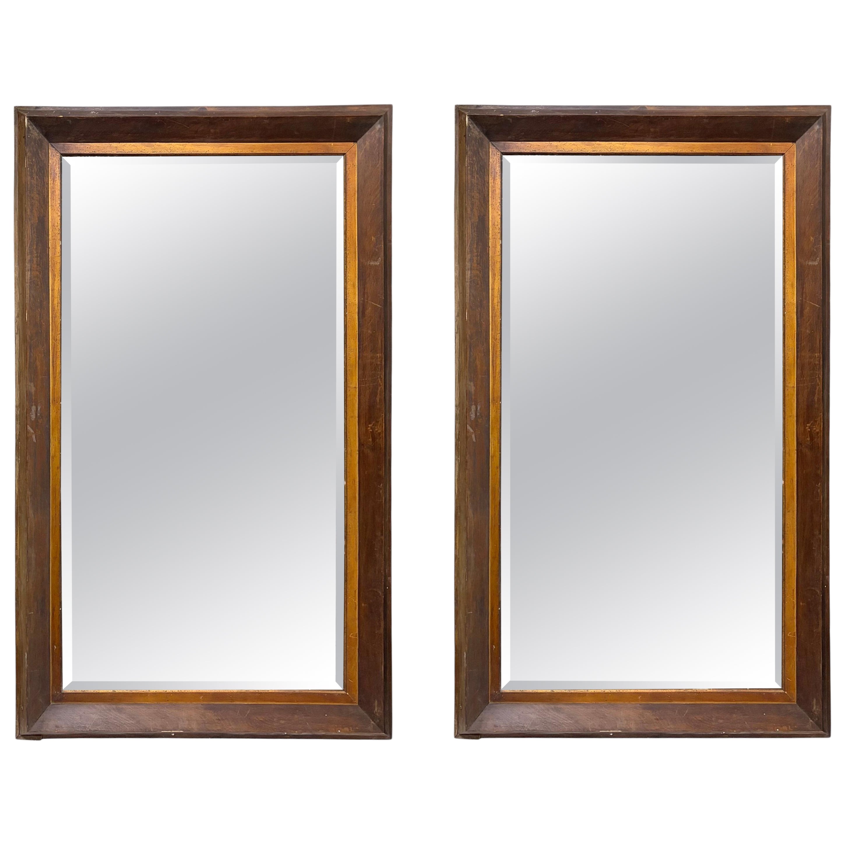 Coppia di specchi italiani vintage in legno. Venduto singolarmente.