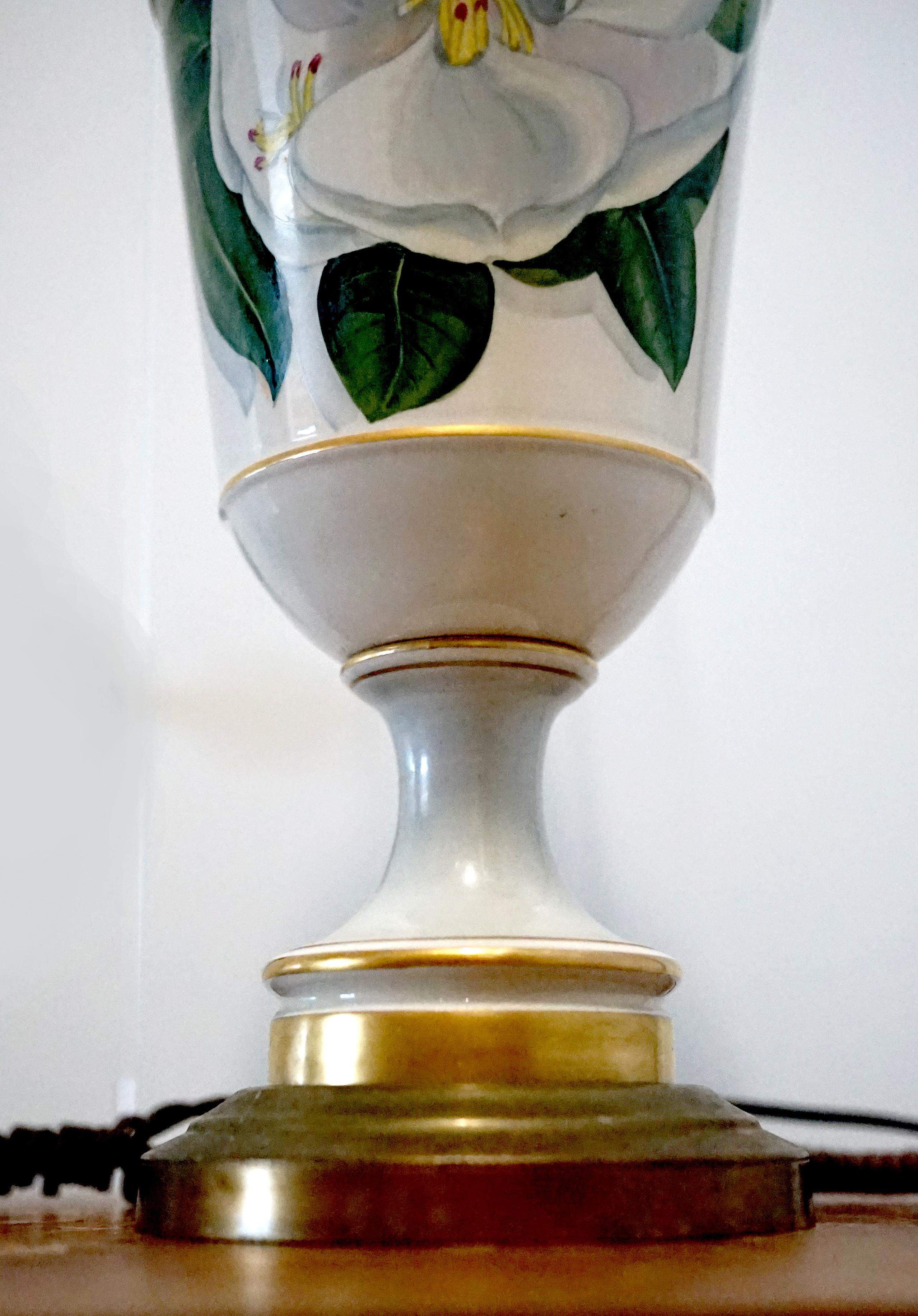 Pair of Vintage Ivory White Assembled Porcelain, Gilt Hand Painted Table Lamps In Good Condition For Sale In Lomita, CA
