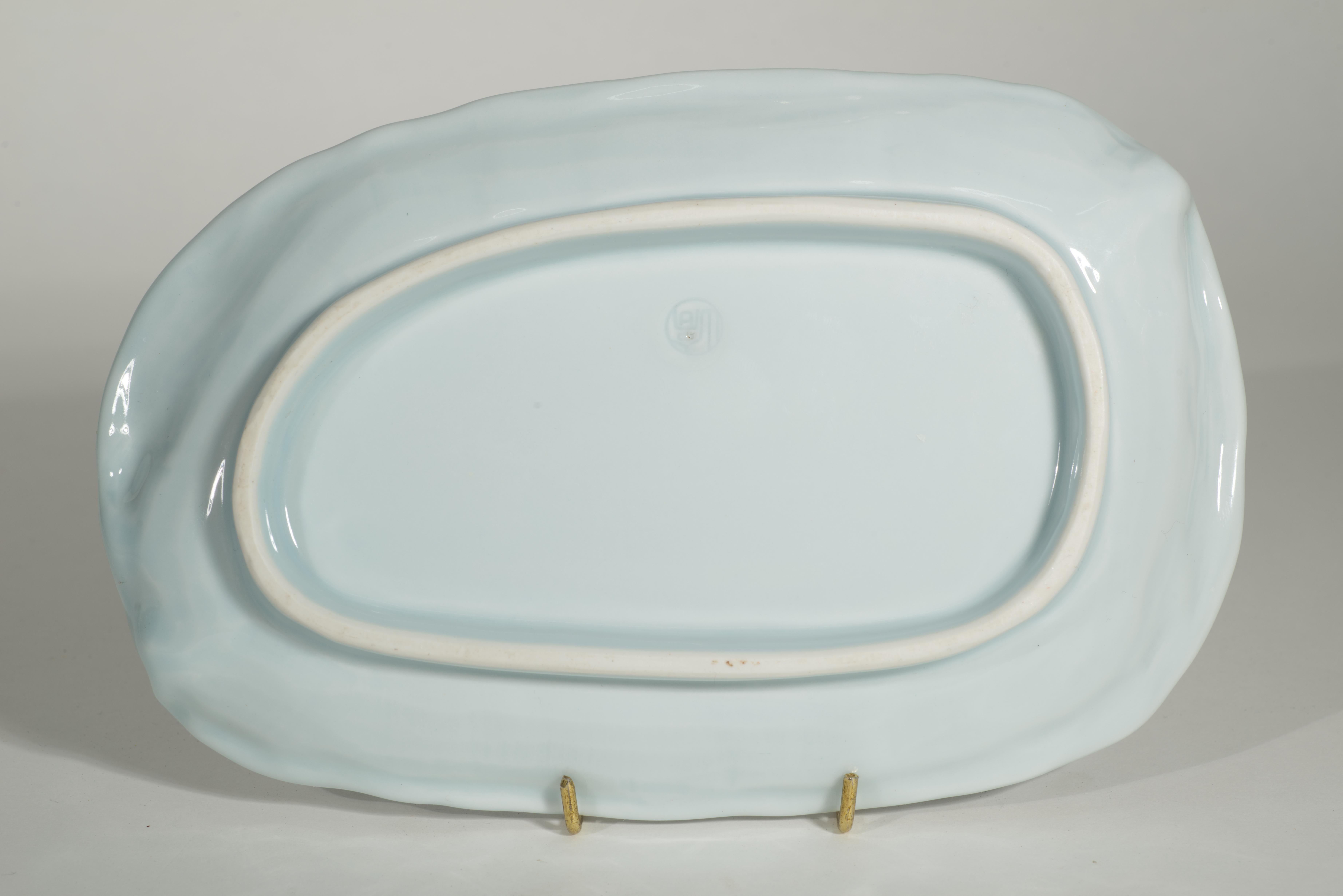Paar japanische Arita Imari-Serviertabletts und -teller im Vintage-Stil in Blau und Weiß (Moderne der Mitte des Jahrhunderts) im Angebot