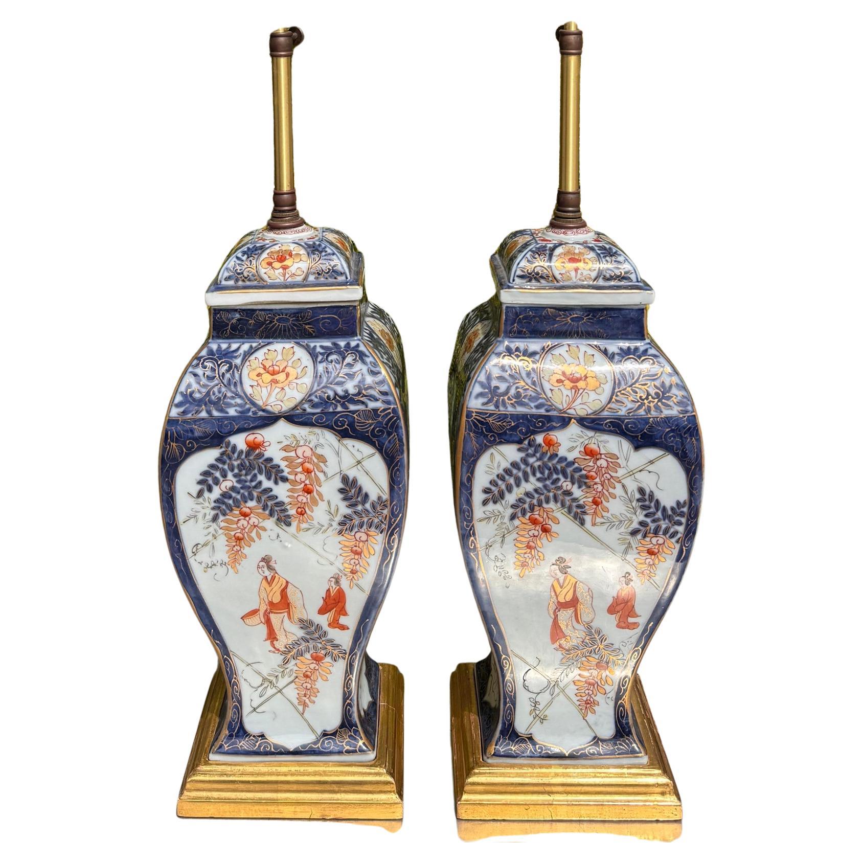 Paire de lampes de bureau japonaises vintage de créateur en poterie Imari
