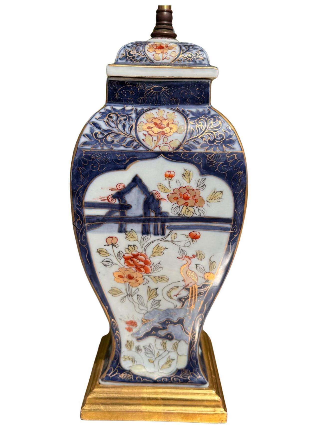 Japonais Paire de lampes de bureau japonaises vintage de créateur en poterie Imari