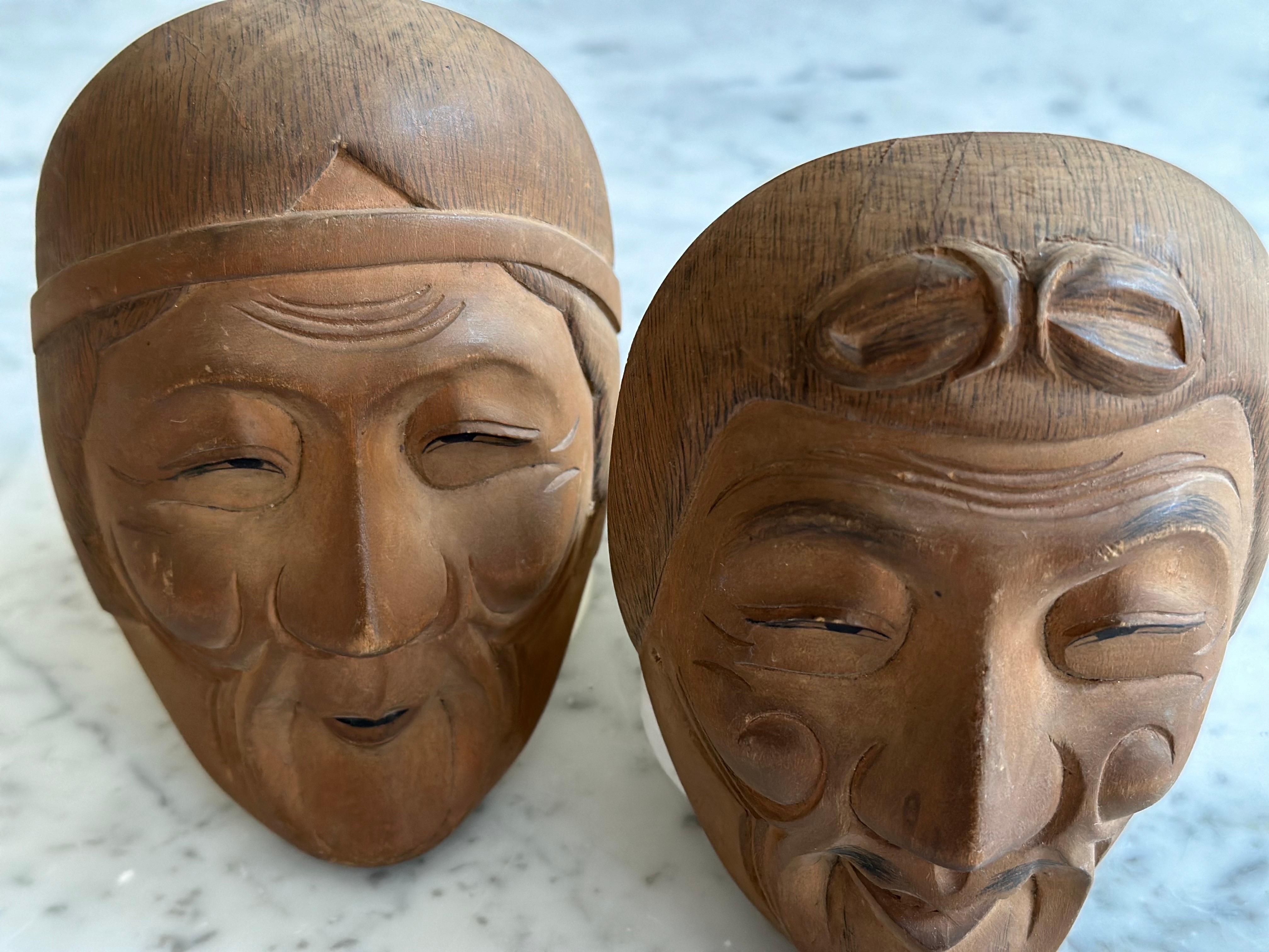 Paire de masques japonais Kyogen, en bois sculpté à la main, années 1950-60 en vente 4