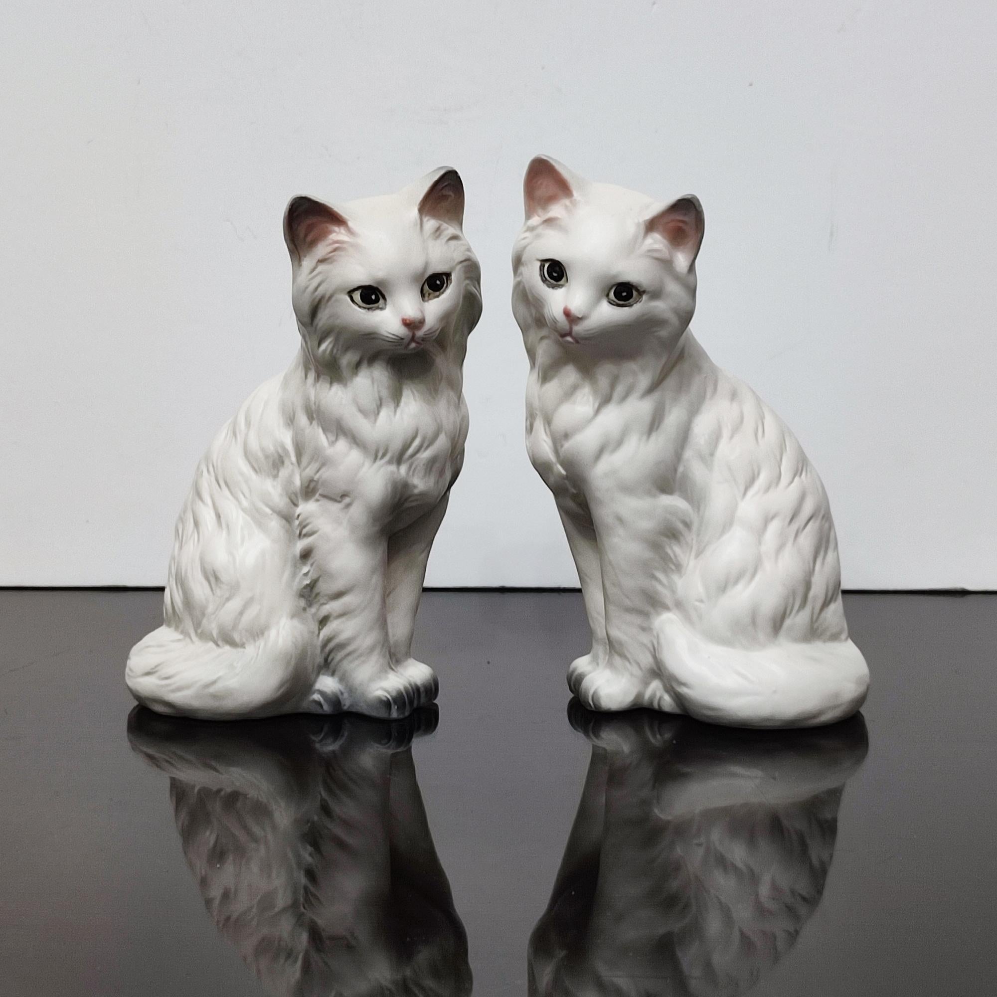Mid-Century moderno Coppia di statuette di gatto in porcellana giapponese Lefton d'epoca - metà secolo moderno in vendita