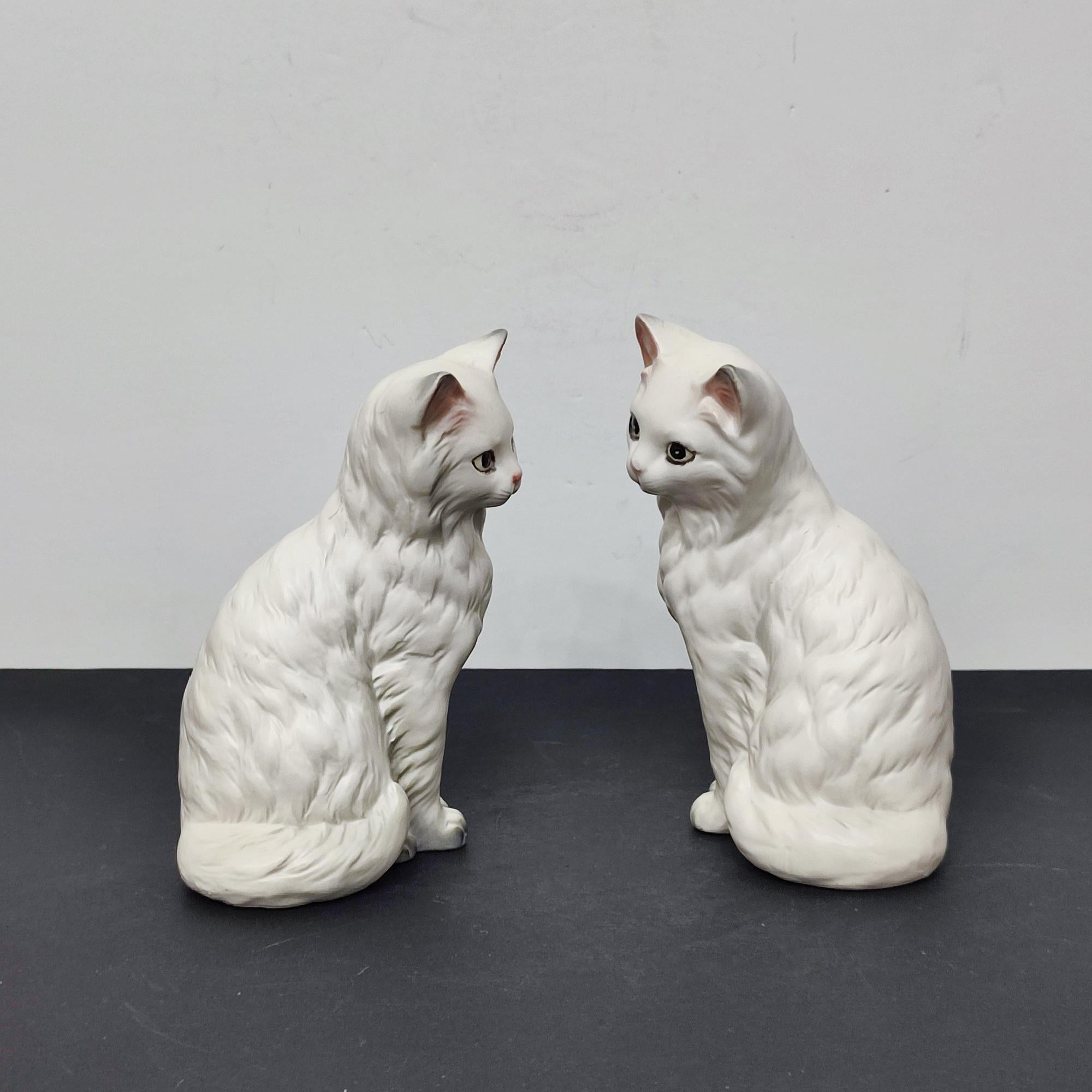Coppia di statuette di gatto in porcellana giapponese Lefton d'epoca - metà secolo moderno in vendita 1