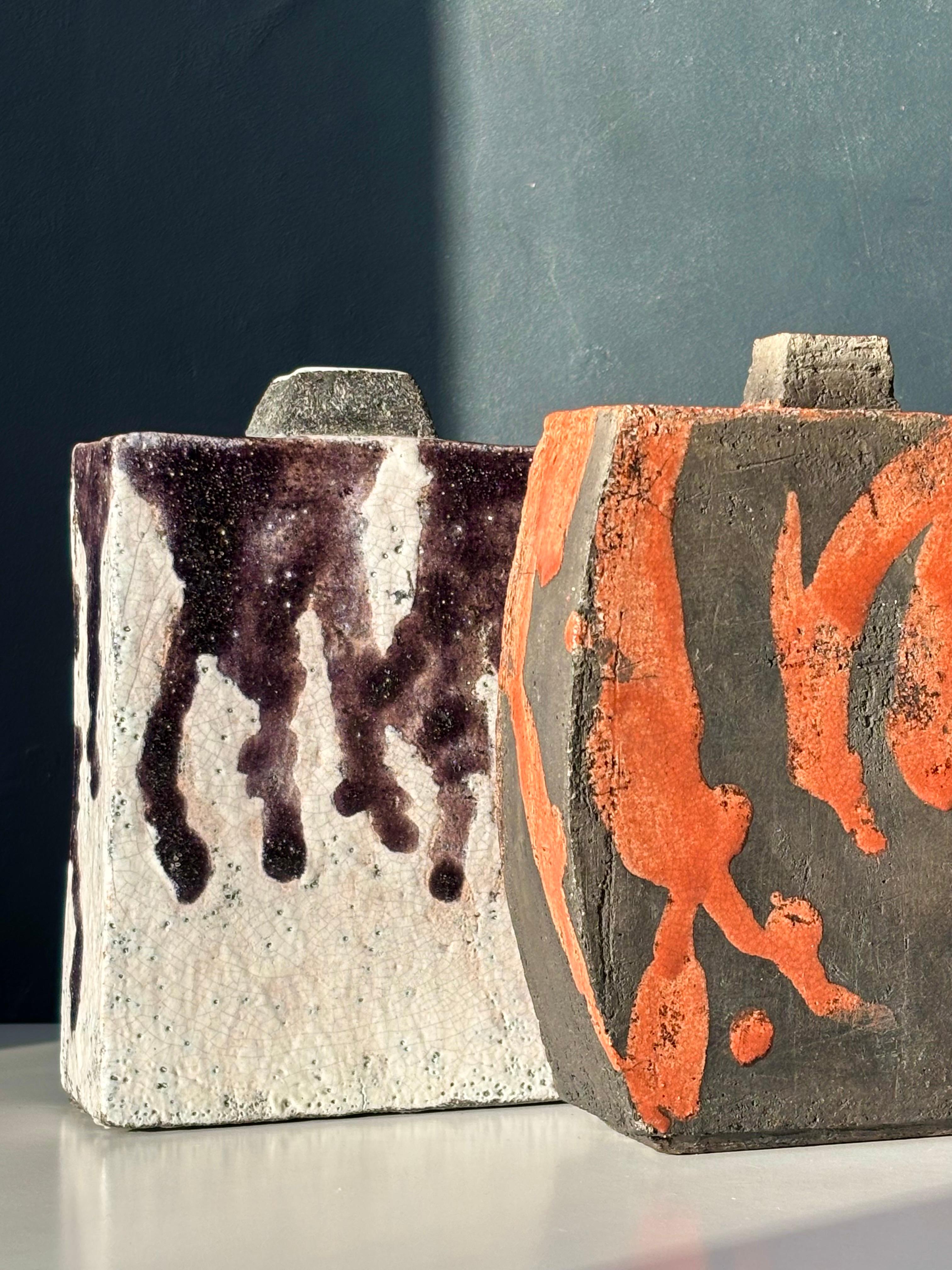 Giapponismo Coppia di vasi d'epoca in stile giapponese con smaltatura a correre Raku in vendita