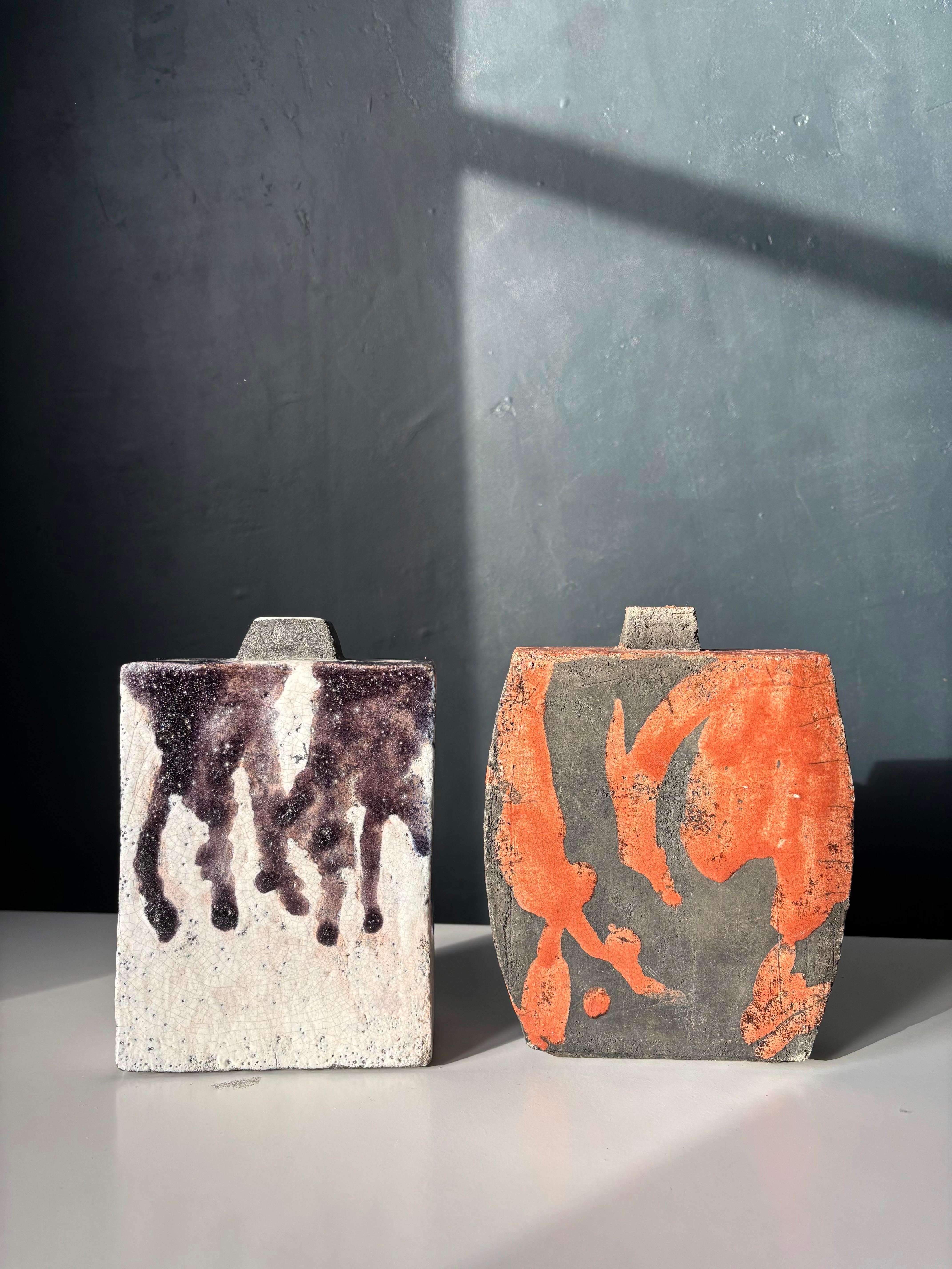 XX secolo Coppia di vasi d'epoca in stile giapponese con smaltatura a correre Raku in vendita