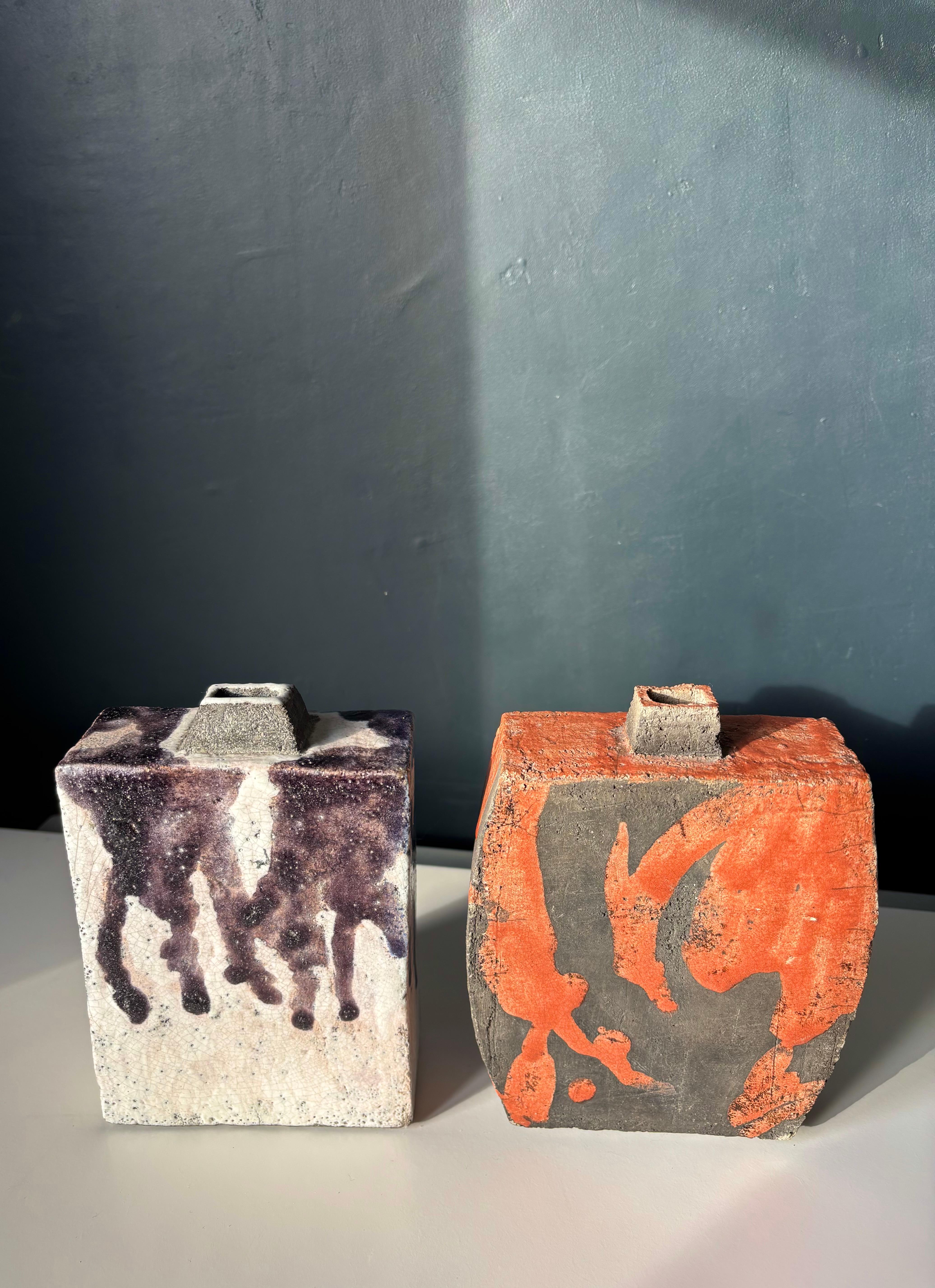 Ceramica Coppia di vasi d'epoca in stile giapponese con smaltatura a correre Raku in vendita