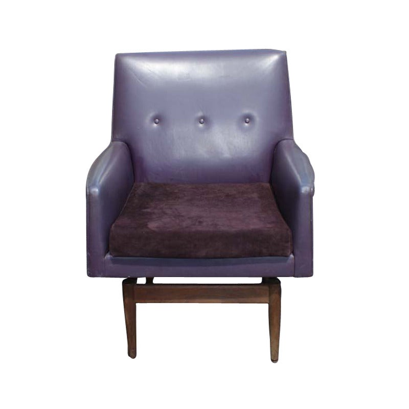 Mid-Century Modern Pair of Vintage Jens Risom Walnut Swivel Lounge Armchairs For Sale