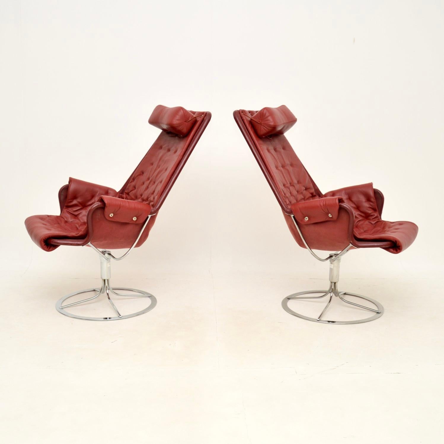 Space Age Pair of Vintage Jetson Swivel Armchairs by Bruno Mathsson for Dux For Sale