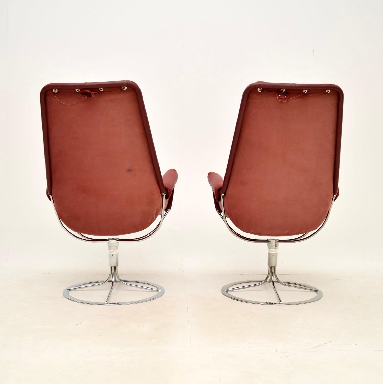 Pair of Vintage Jetson Swivel Armchairs by Bruno Mathsson for Dux In Good Condition For Sale In London, GB