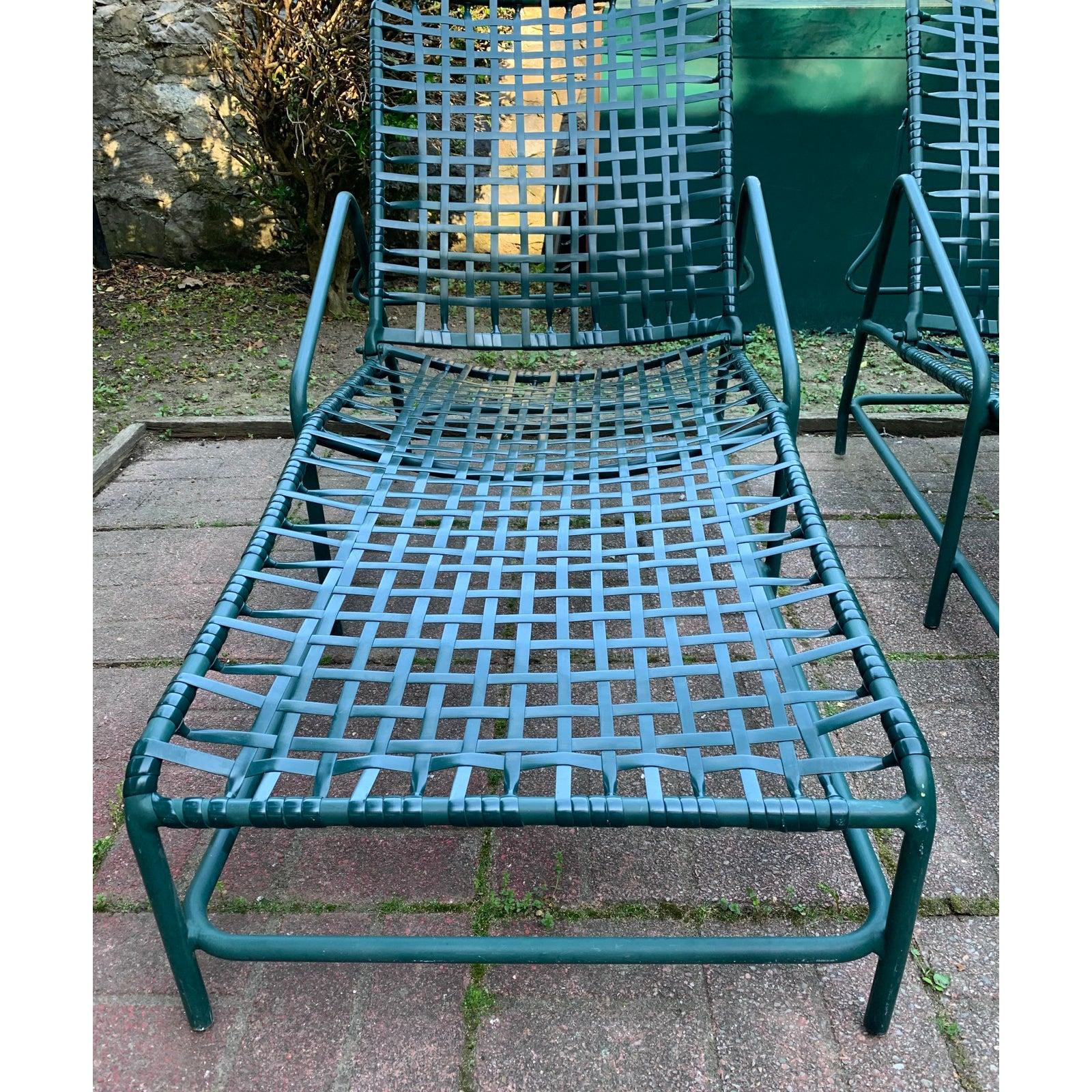 This pair of lounges is in wonderful condition with no 