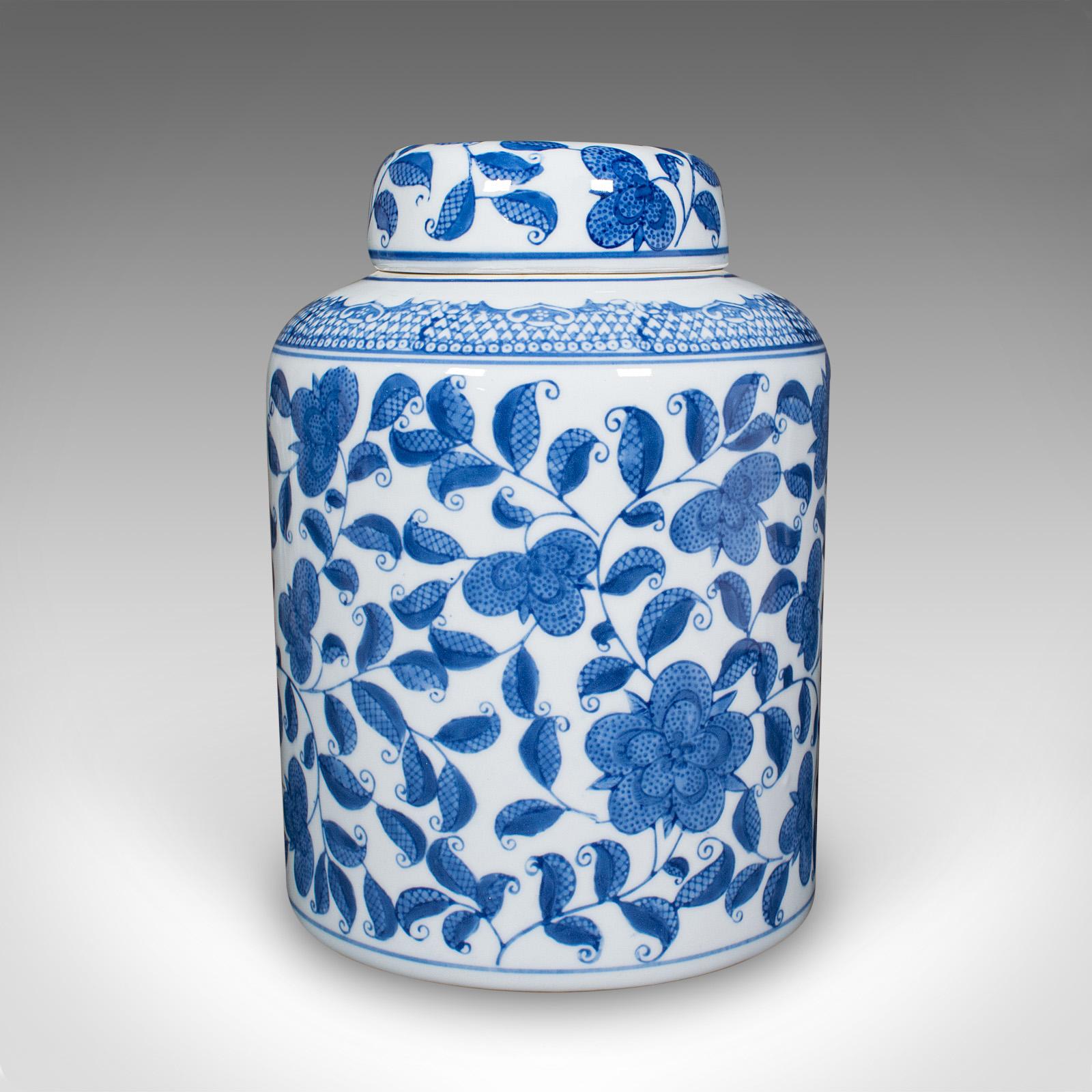 Pair Of Vintage Kitchen Display Jars, Chinese, Ceramic, Blue & White, Storage In Good Condition For Sale In Hele, Devon, GB