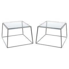 Paar Beistelltische aus konisch zulaufendem Metall und Glas im Vintage-Stil von Kjaerholm
