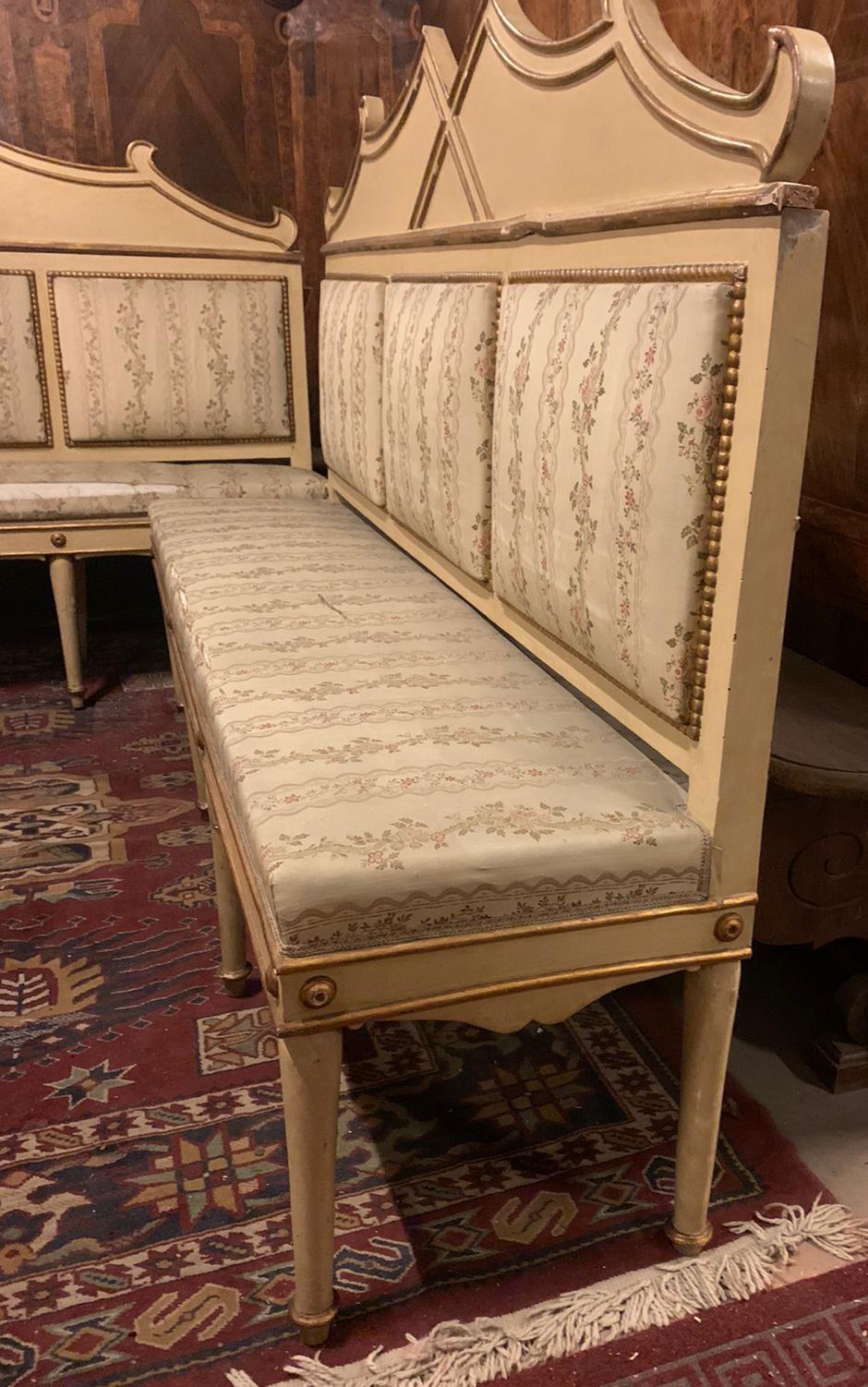 Pair of Vintage Lacquered and Gilded Benches, Early 20th Century, Italy For Sale 1