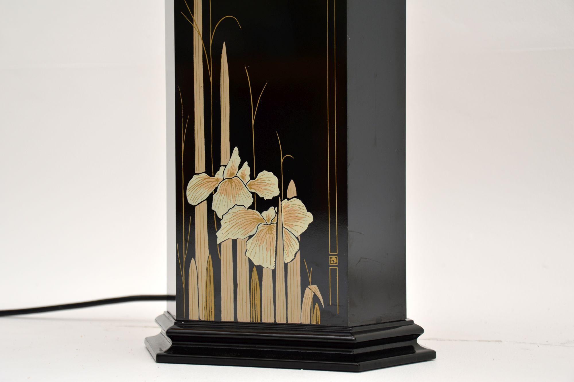 British Pair of Vintage Lacquered Chinoiserie and Brass Table Lamps