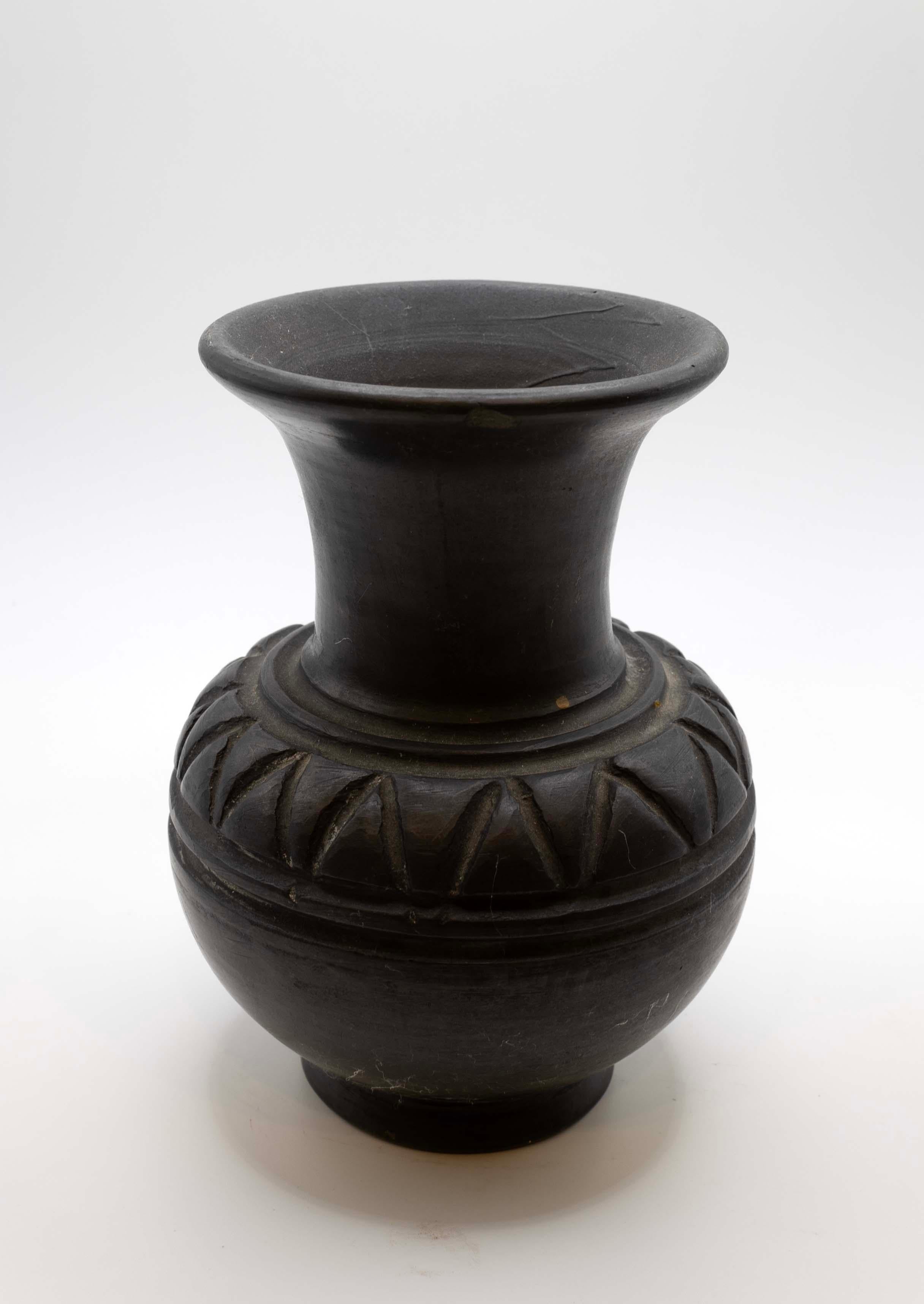 American Pair of Vintage Lama Oaxaca Native Mexican Black Clay Vessels w/ Carved Designs