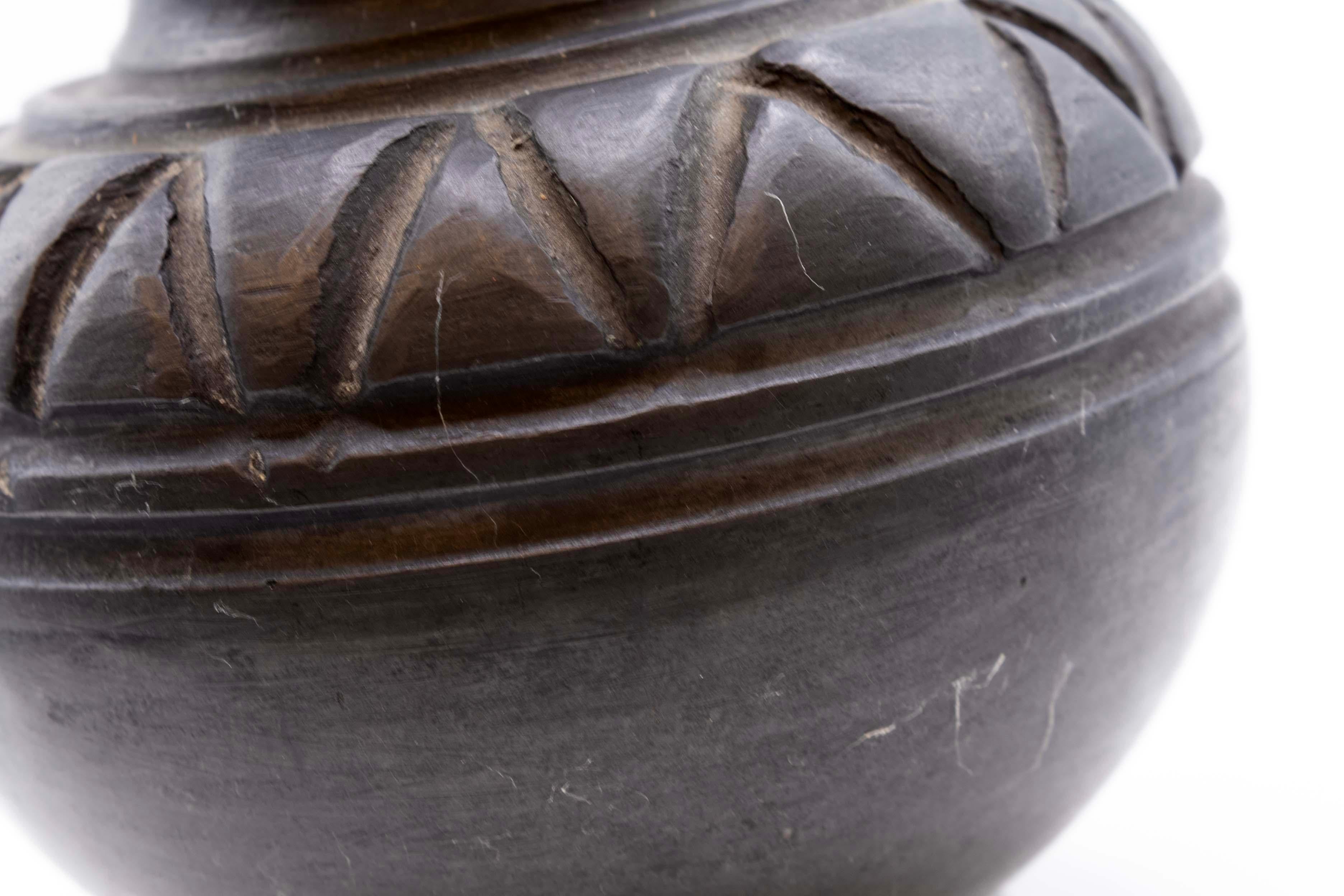 20th Century Pair of Vintage Lama Oaxaca Native Mexican Black Clay Vessels w/ Carved Designs