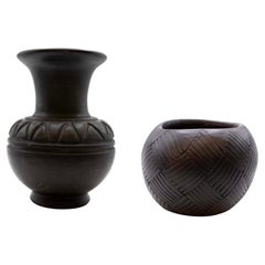 Paire de vases en argile noire mexicaine Lama Oaxaca avec am designs sculptés