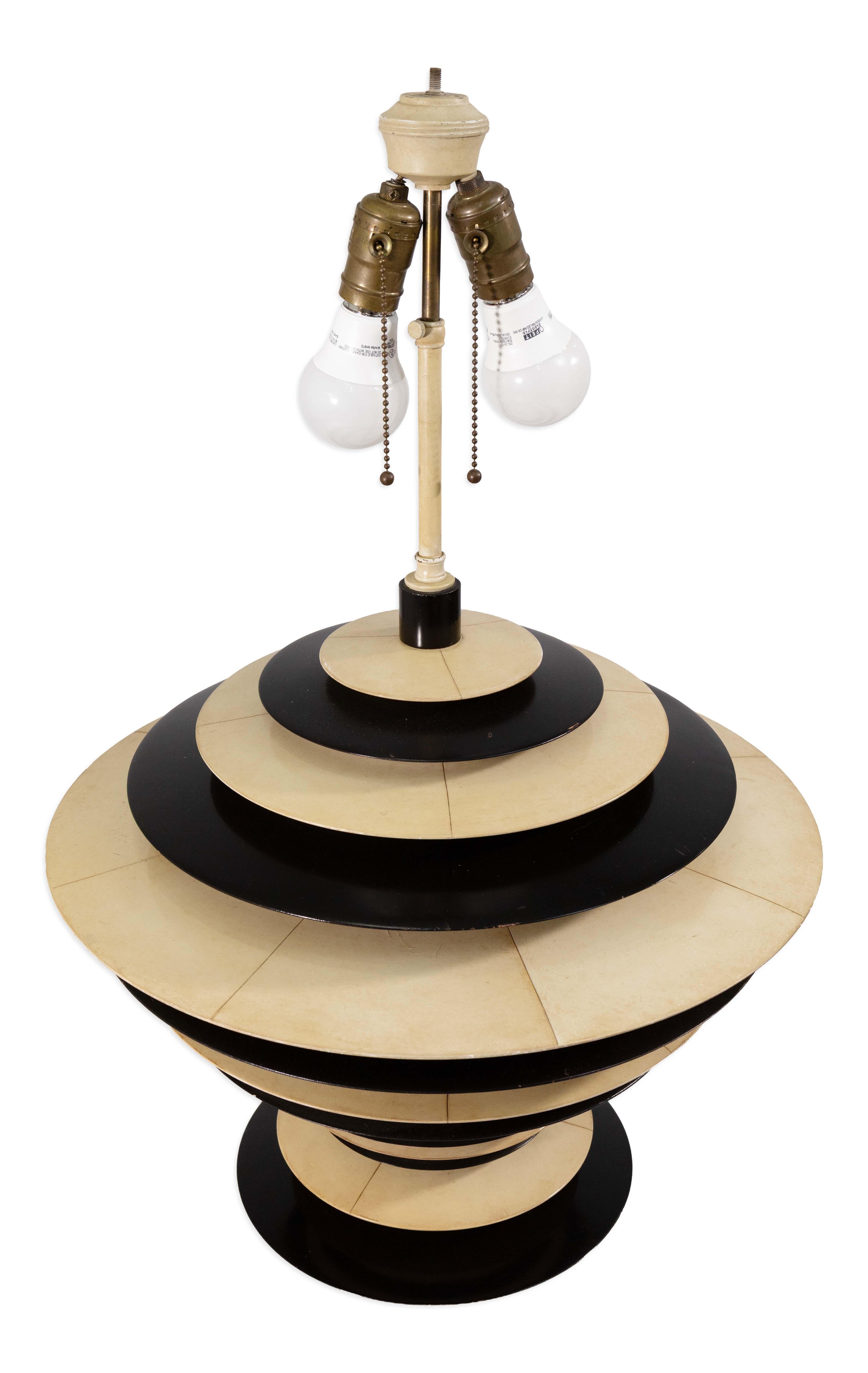 20ième siècle Paire de grandes lampes disque vintage Art of Vintage en ébène et crème en vente