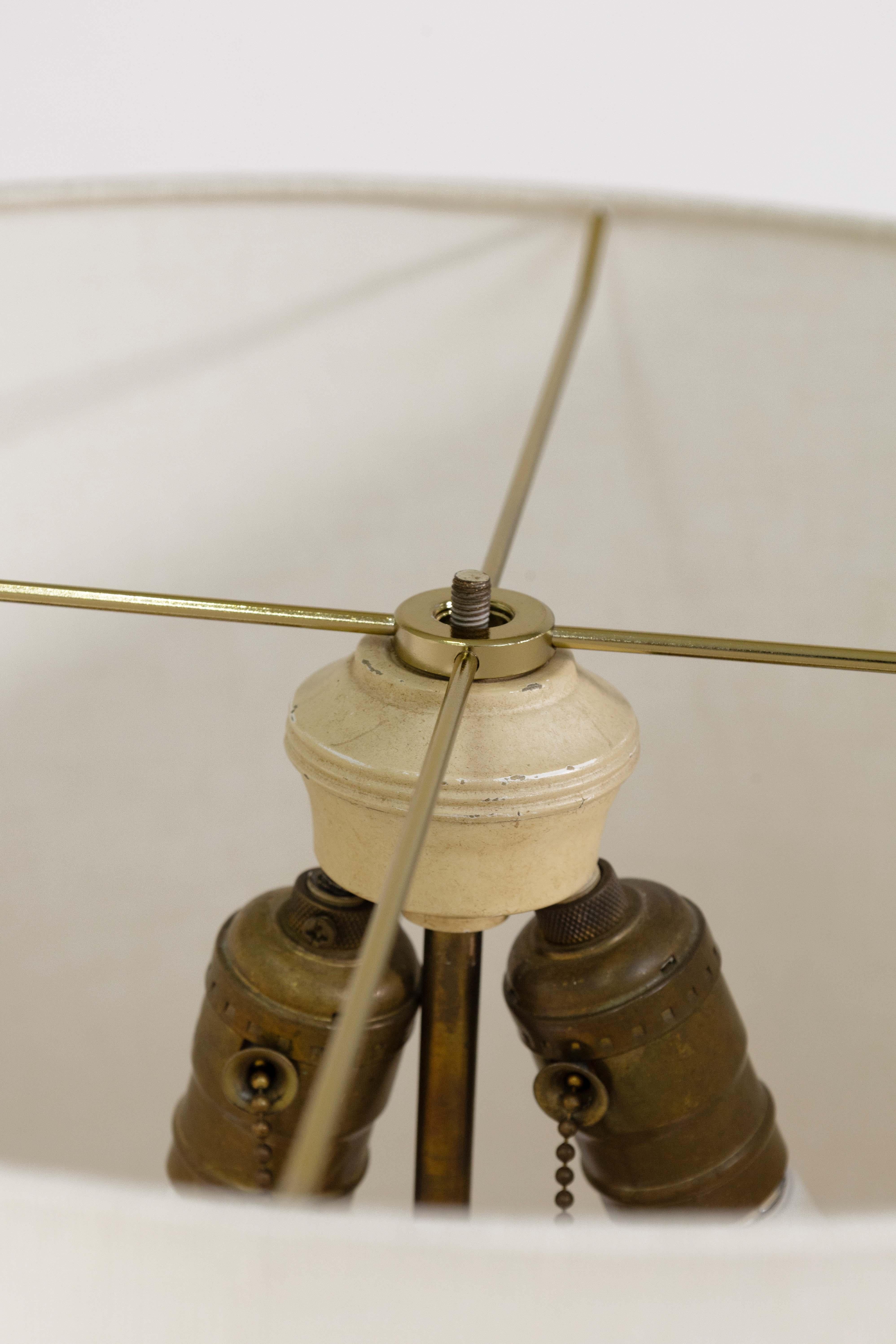 Paire de grandes lampes disque vintage Art of Vintage en ébène et crème en vente 1