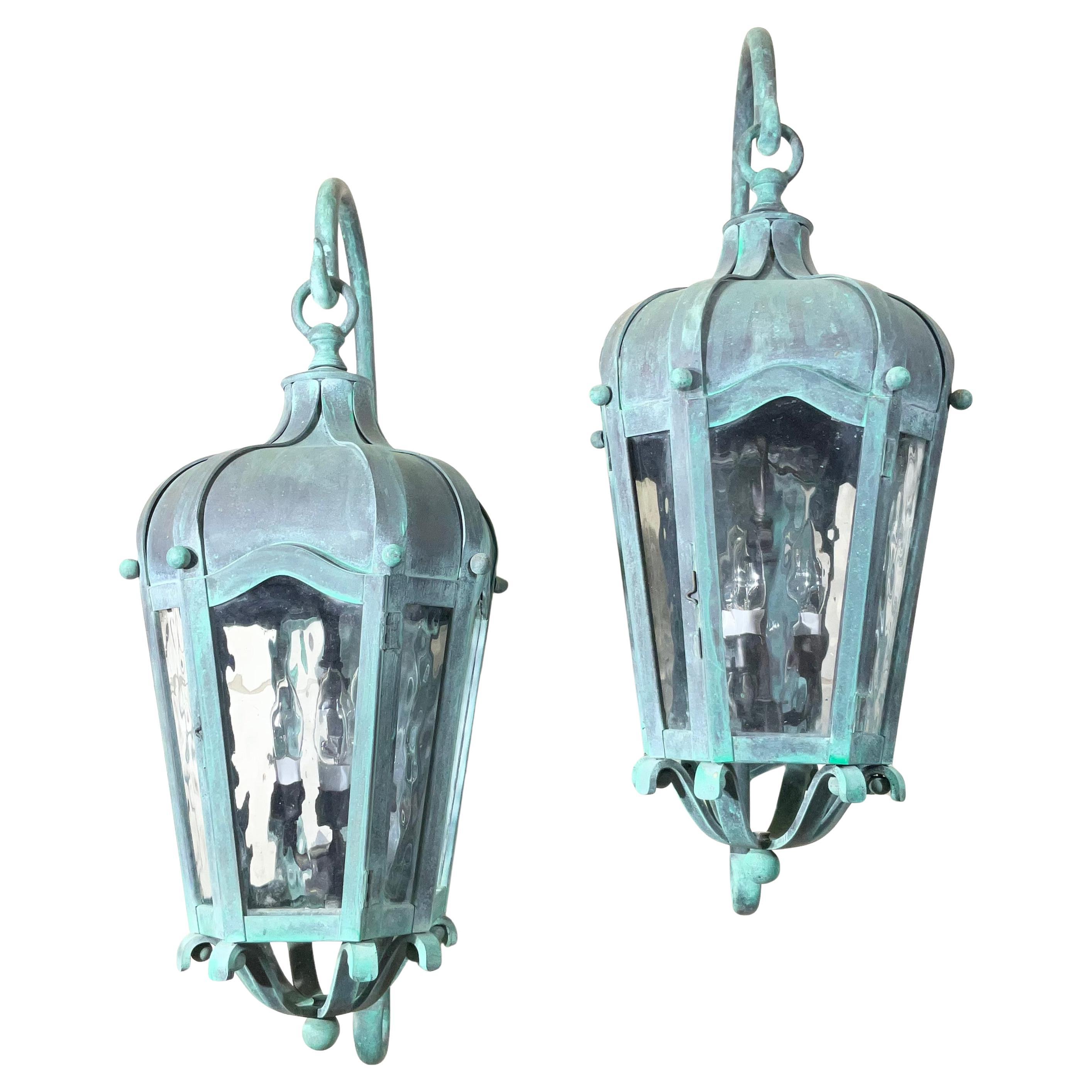 Pareja de grandes faroles vintage de latón macizo para exteriores