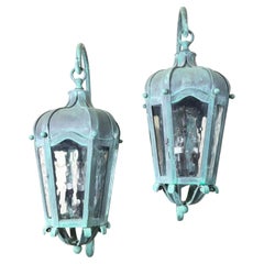 Coppia di grandi lanterne da parete in ottone massiccio d
epoca