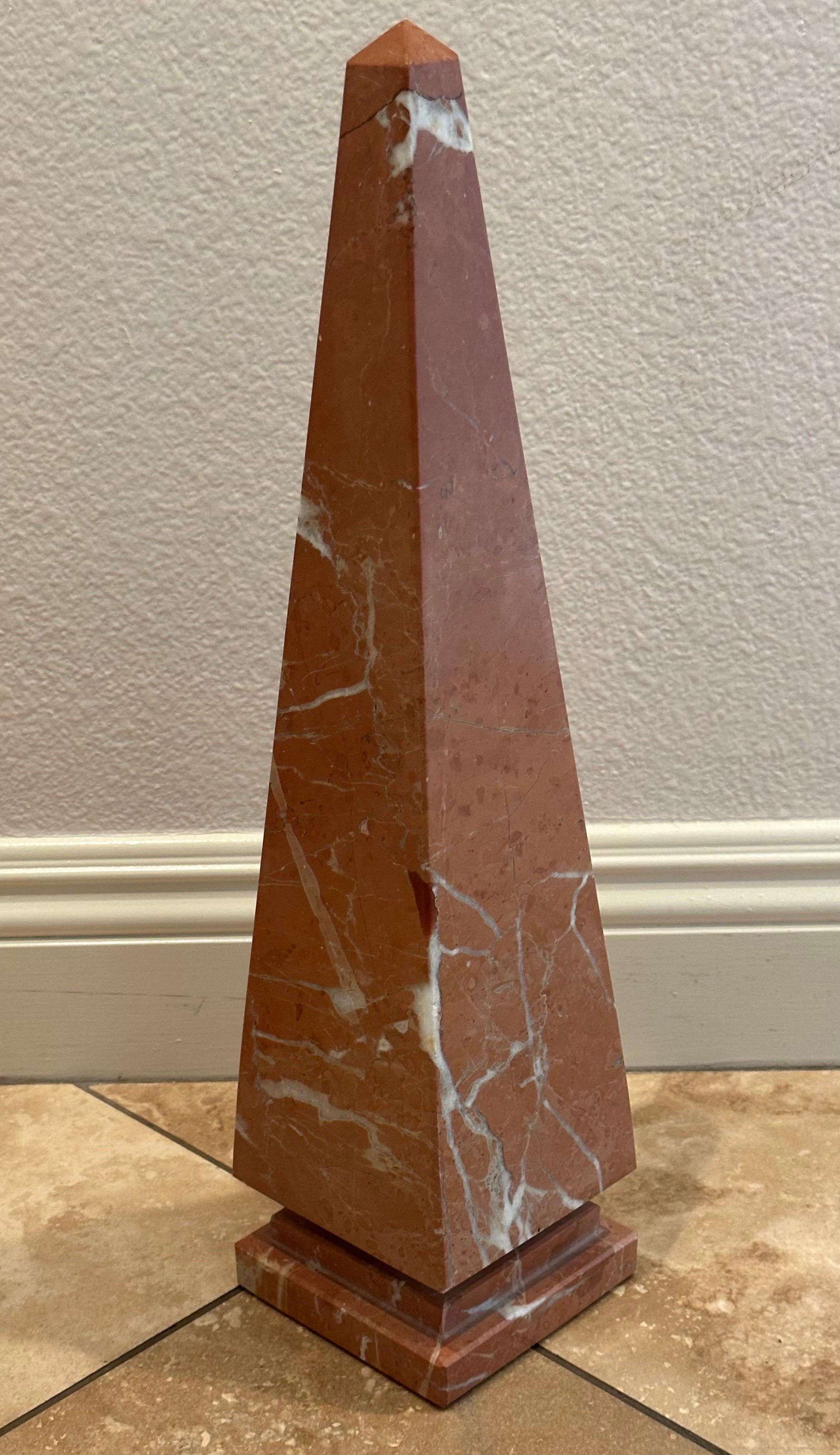 Paire de grands obélisques en marbre italien massif d'époque en vente 3