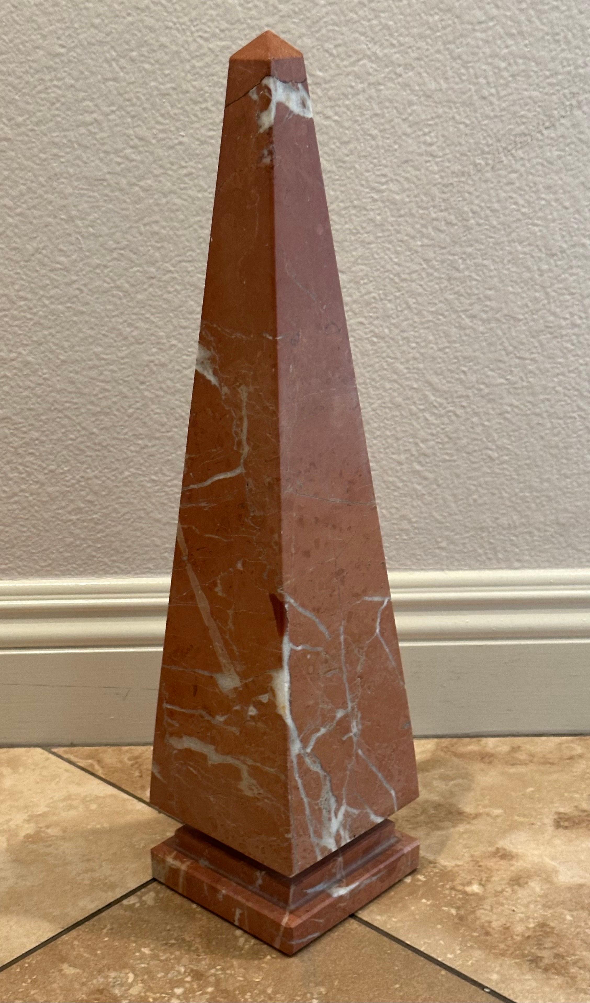 Paire de grands obélisques en marbre italien massif d'époque en vente 4