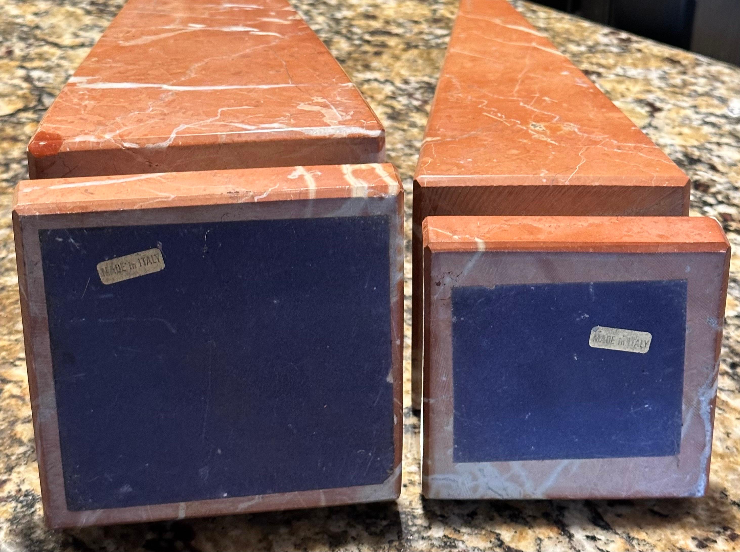 Paire de grands obélisques en marbre italien massif d'époque en vente 9